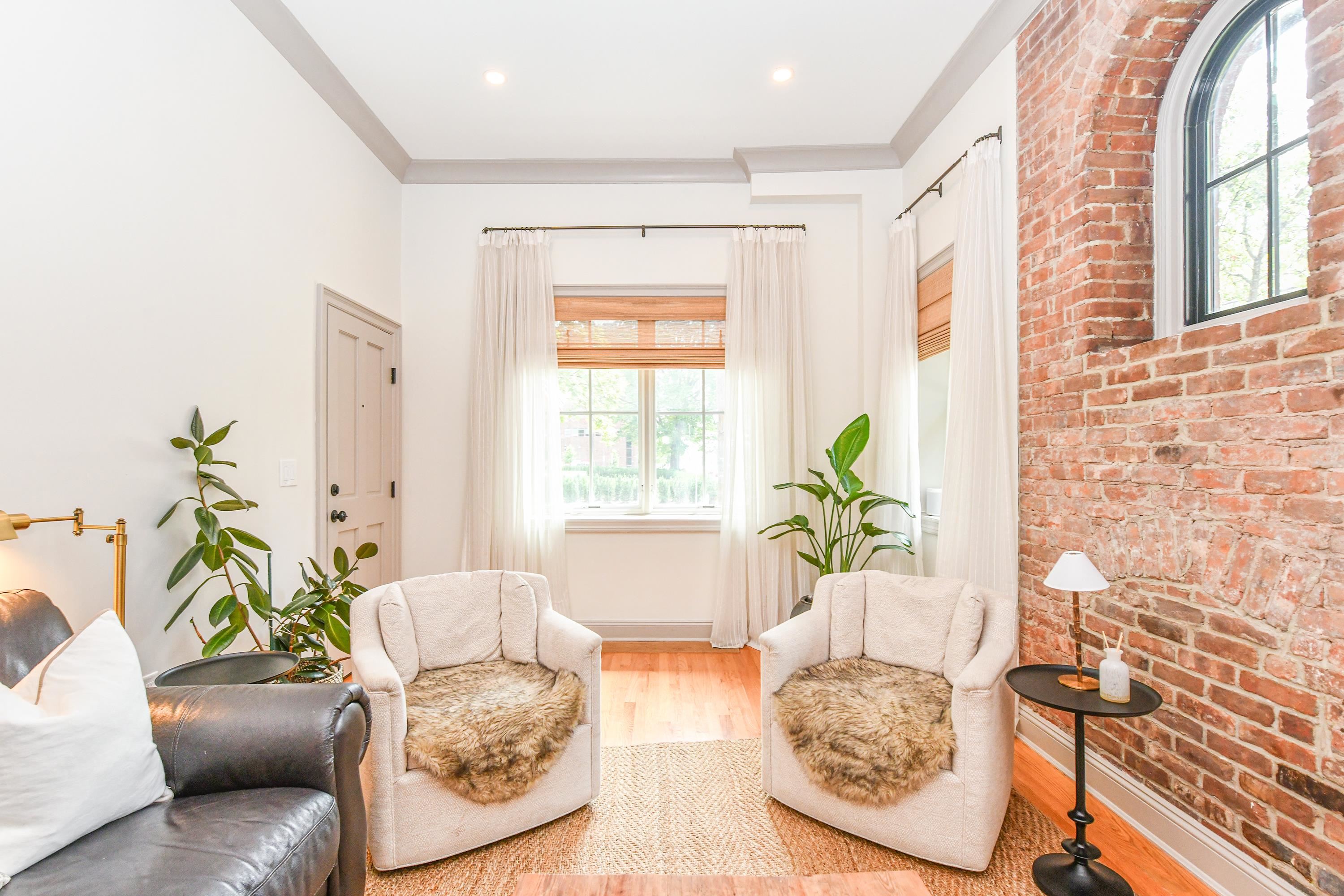 500 HUDSON ST Unit: 1B