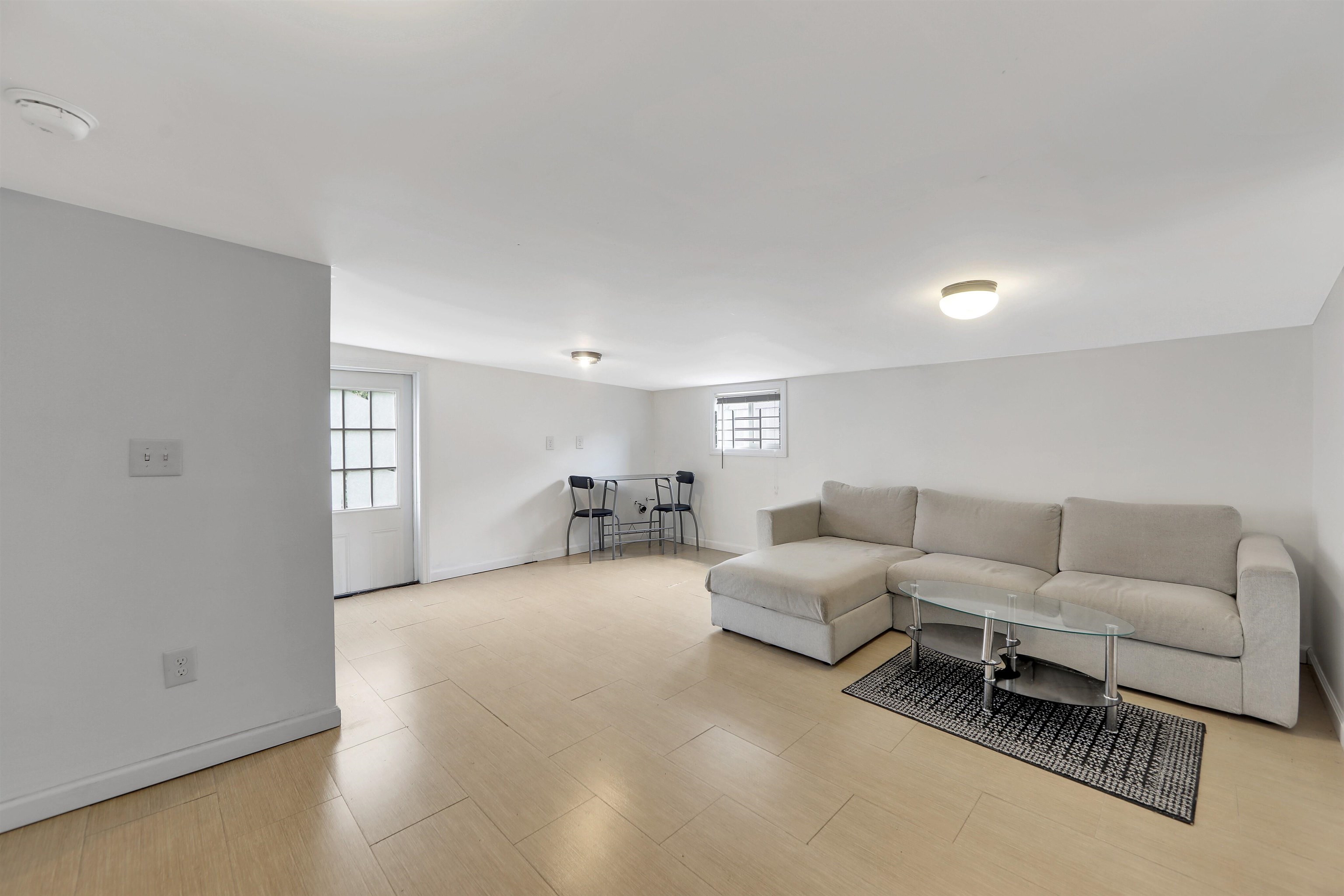 20 GARDNER AVE Unit: 2