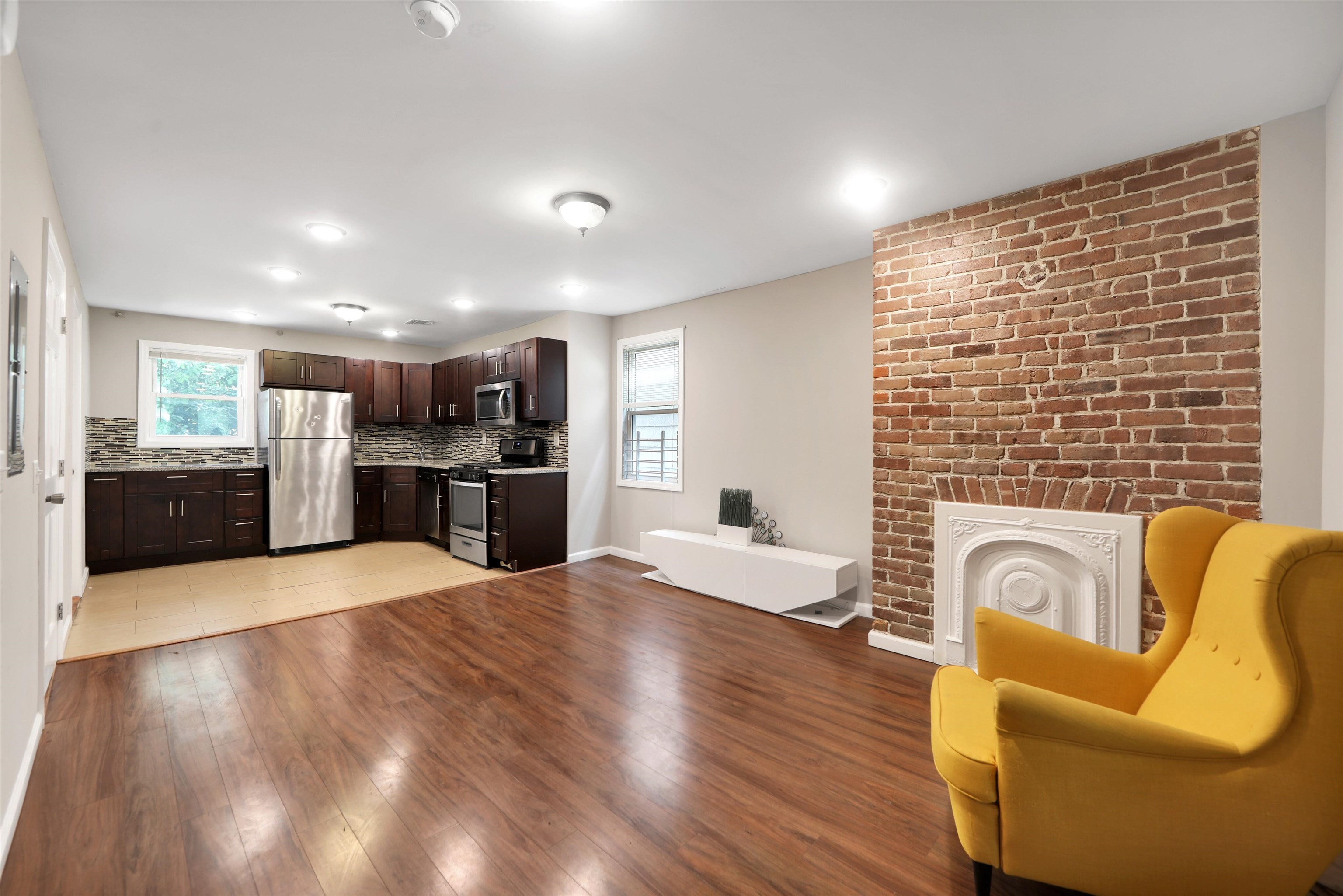 20 GARDNER AVE Unit: 2