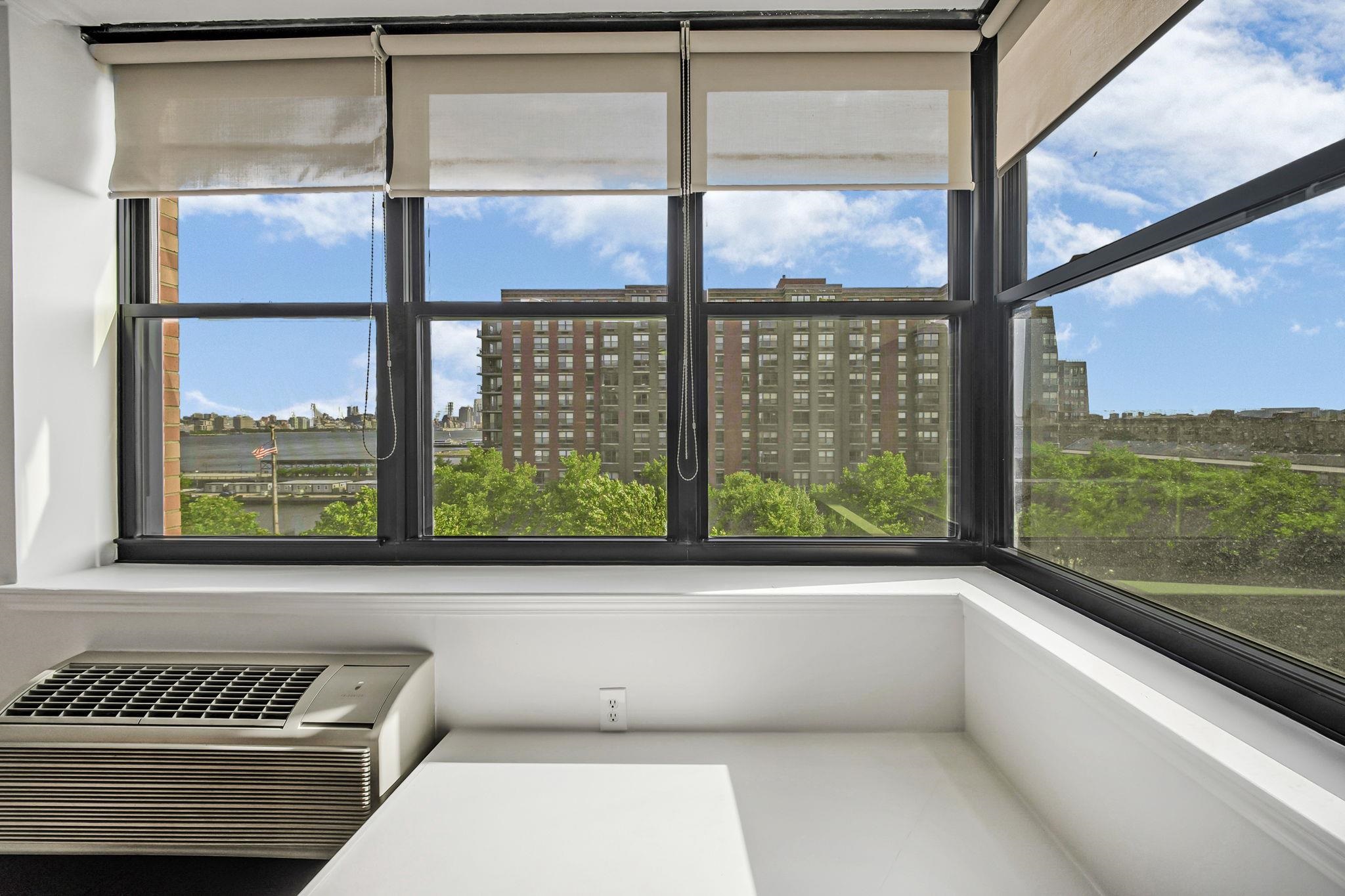 2 CONSTITUTION CT Unit: 707