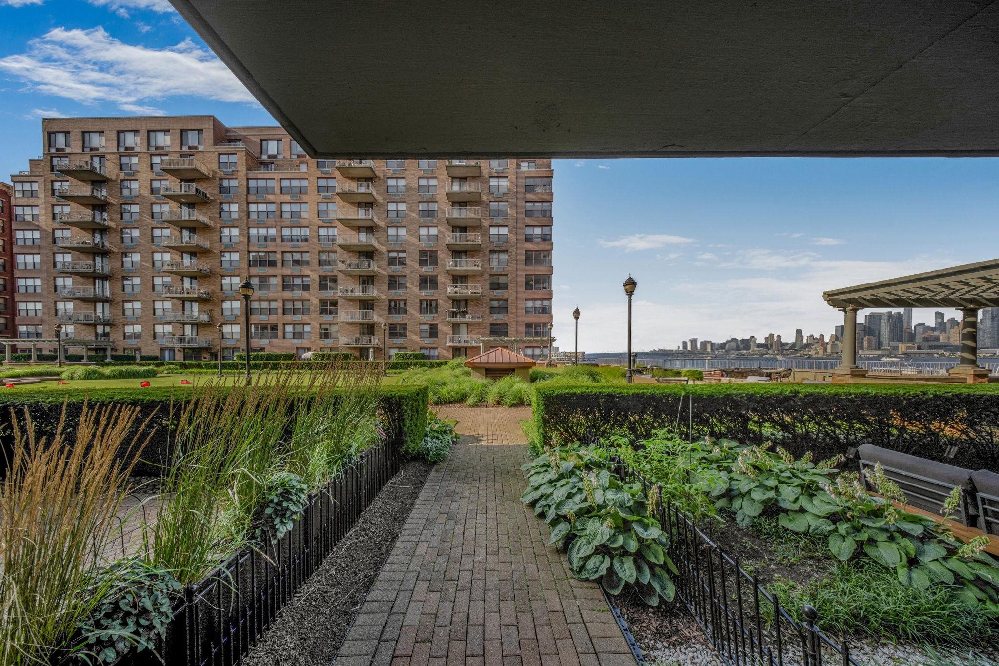 2 CONSTITUTION CT Unit: 707