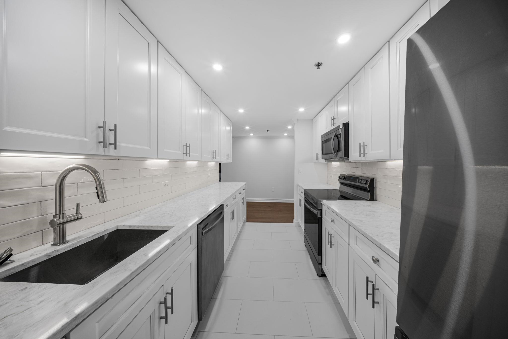 2 CONSTITUTION CT Unit: 707