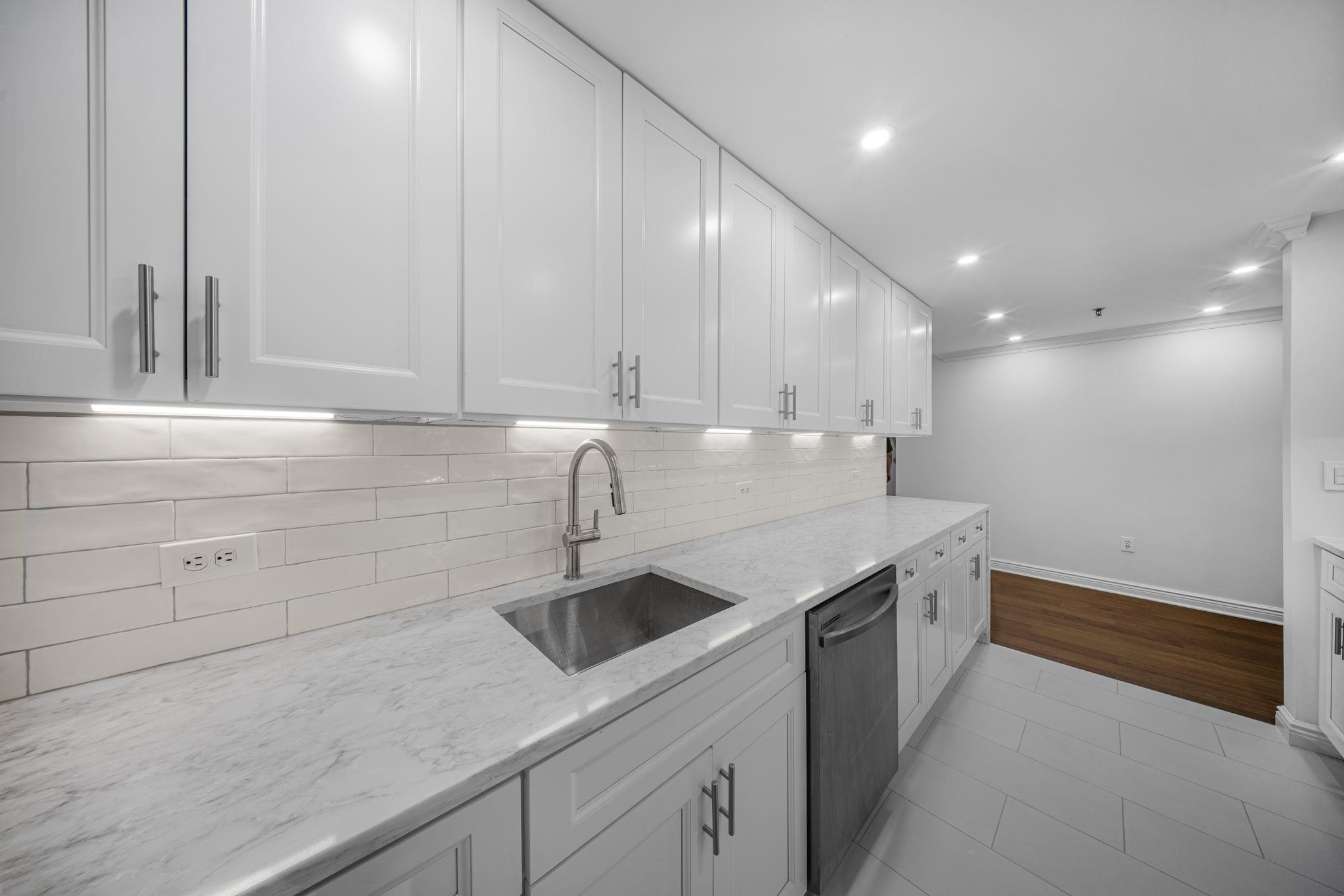 2 CONSTITUTION CT Unit: 707