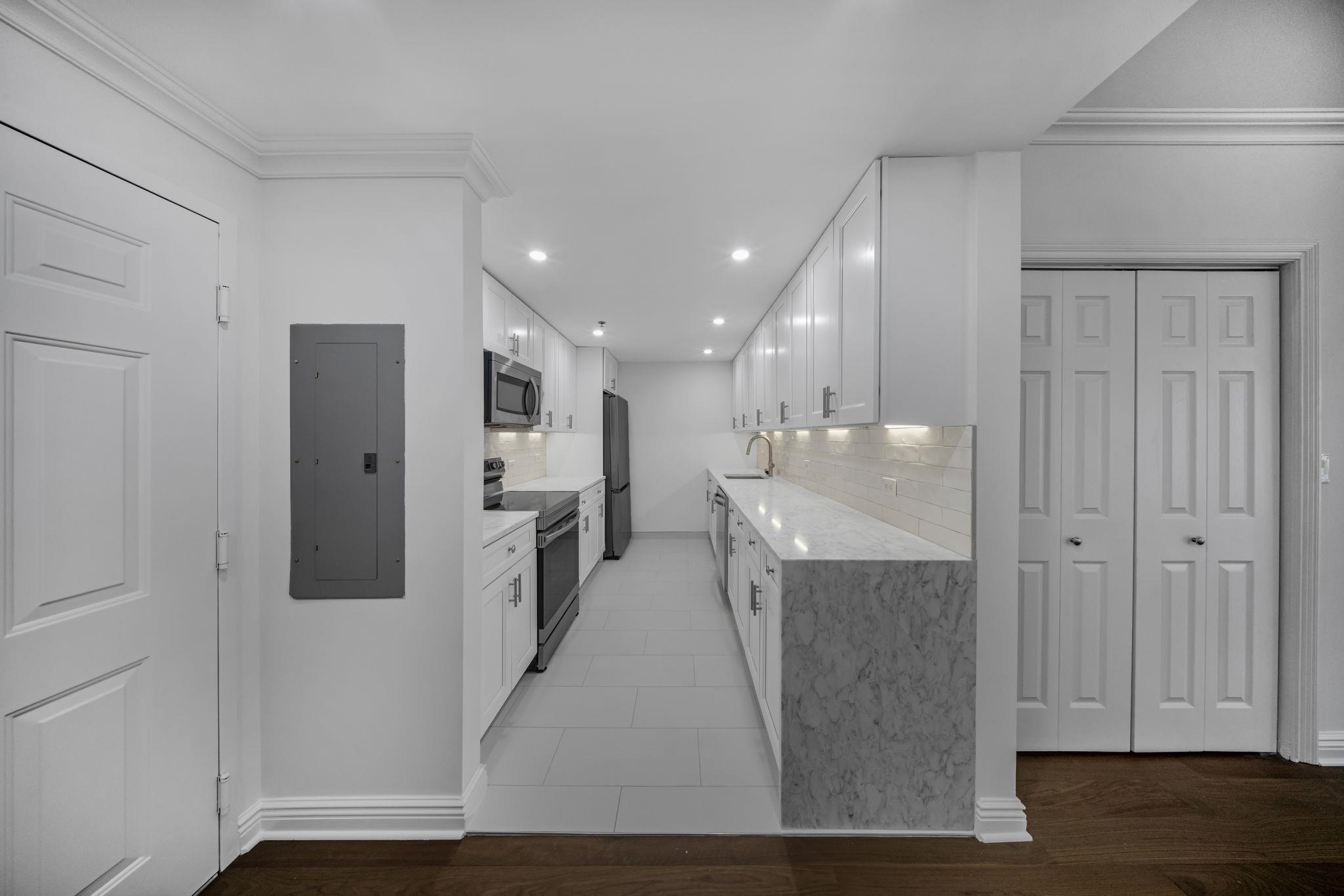 2 CONSTITUTION CT Unit: 707