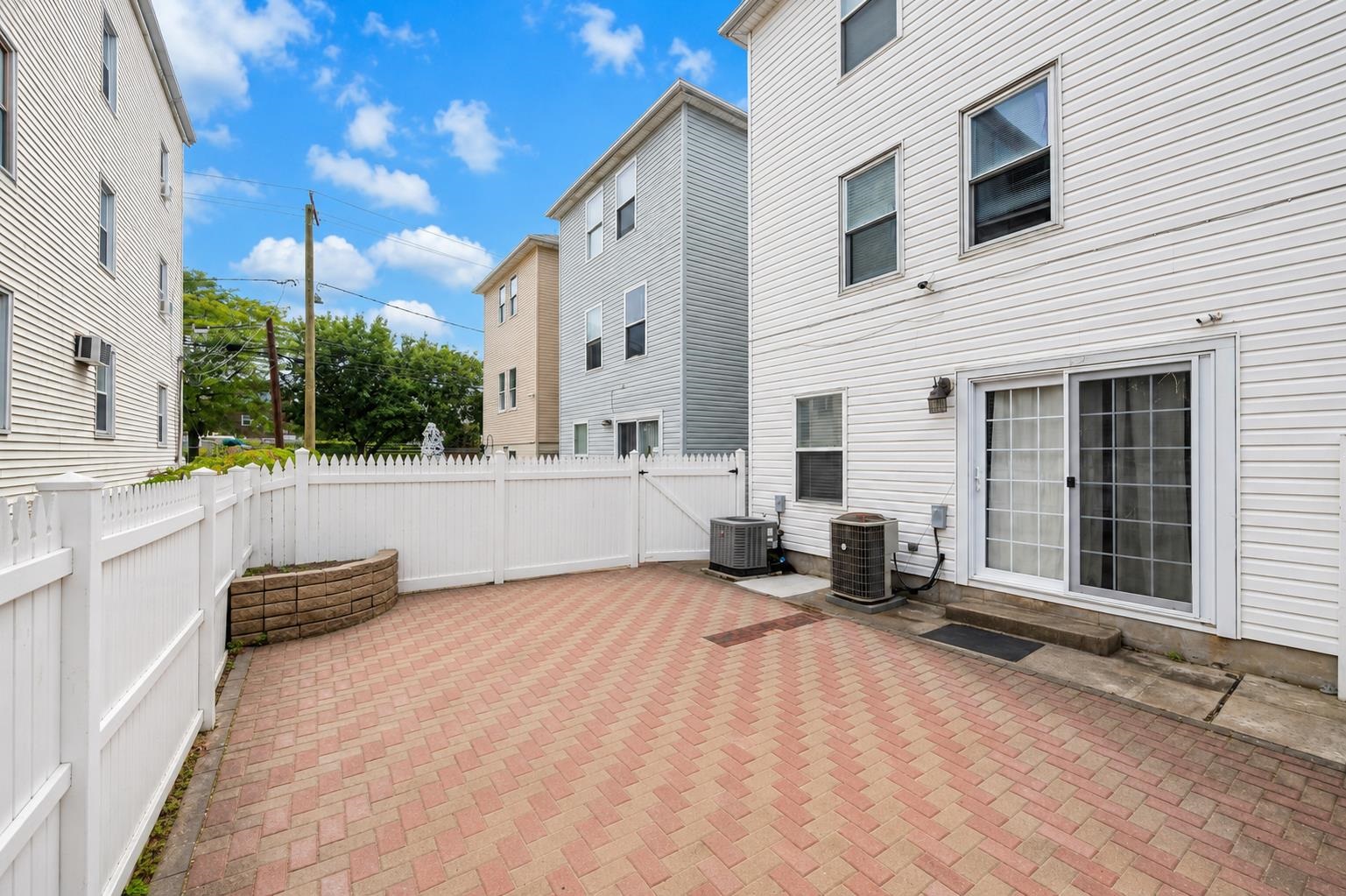 149 HOBART AVE