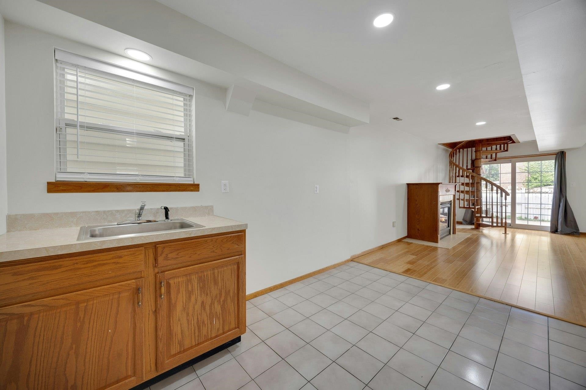 149 HOBART AVE