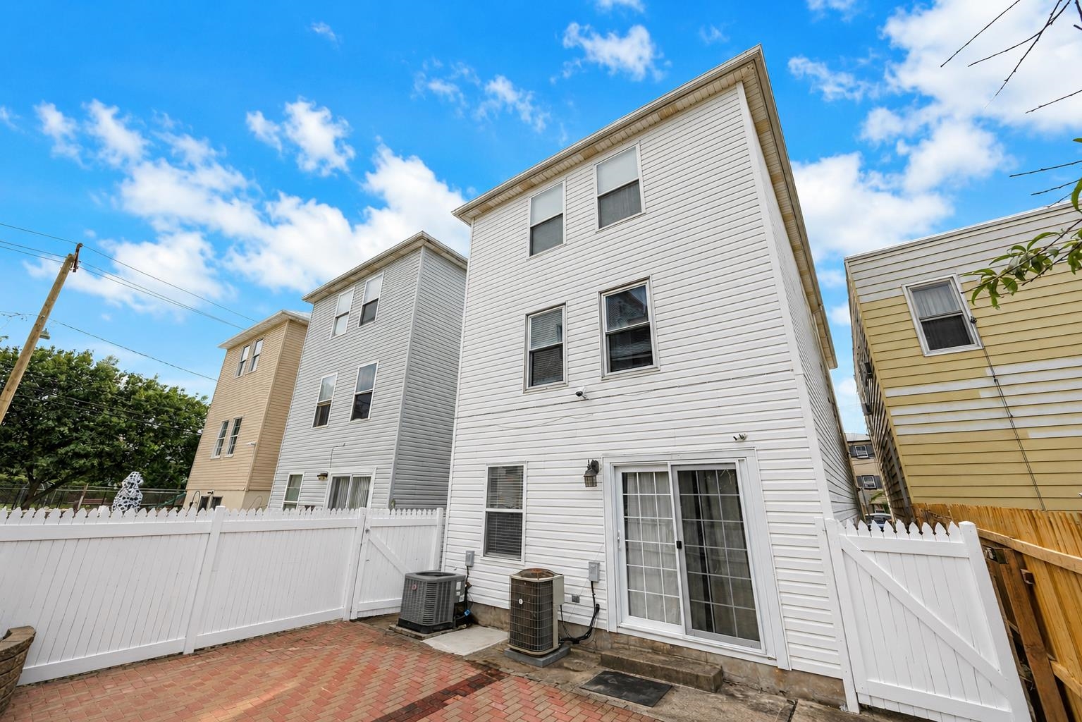 149 HOBART AVE