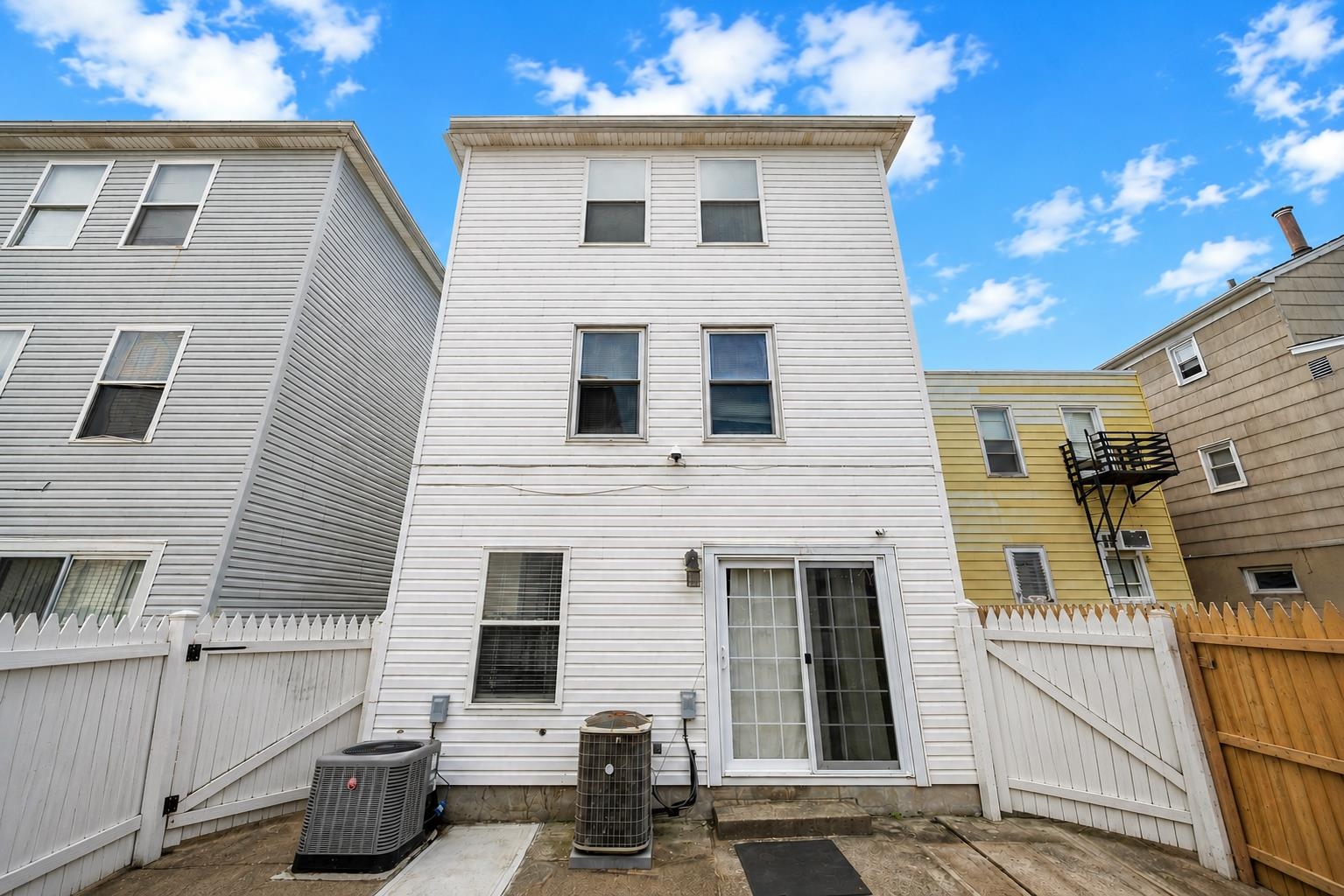 149 HOBART AVE
