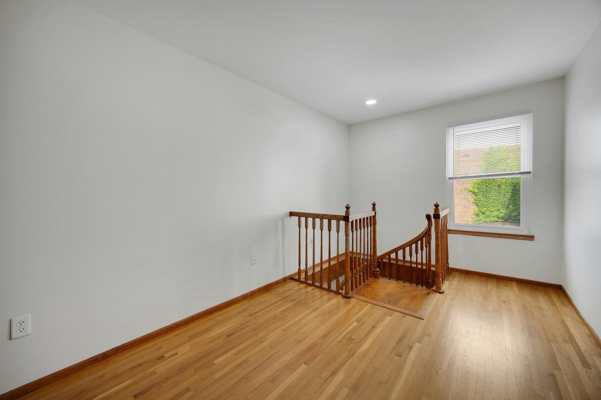 149 HOBART AVE