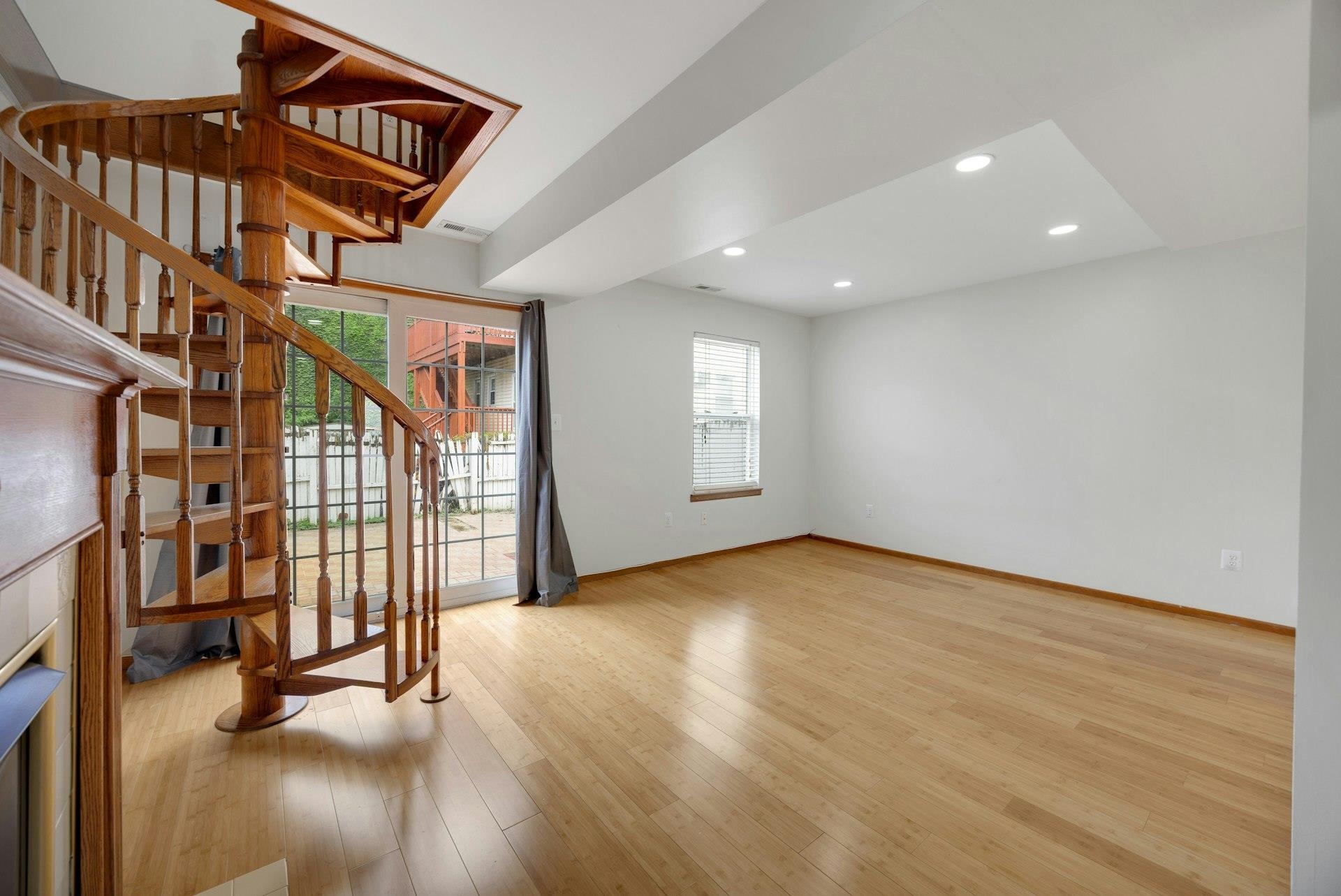149 HOBART AVE