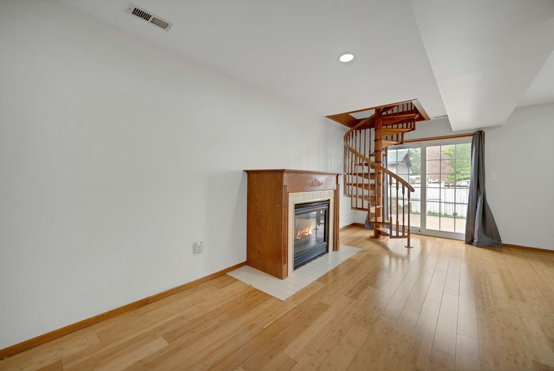149 HOBART AVE