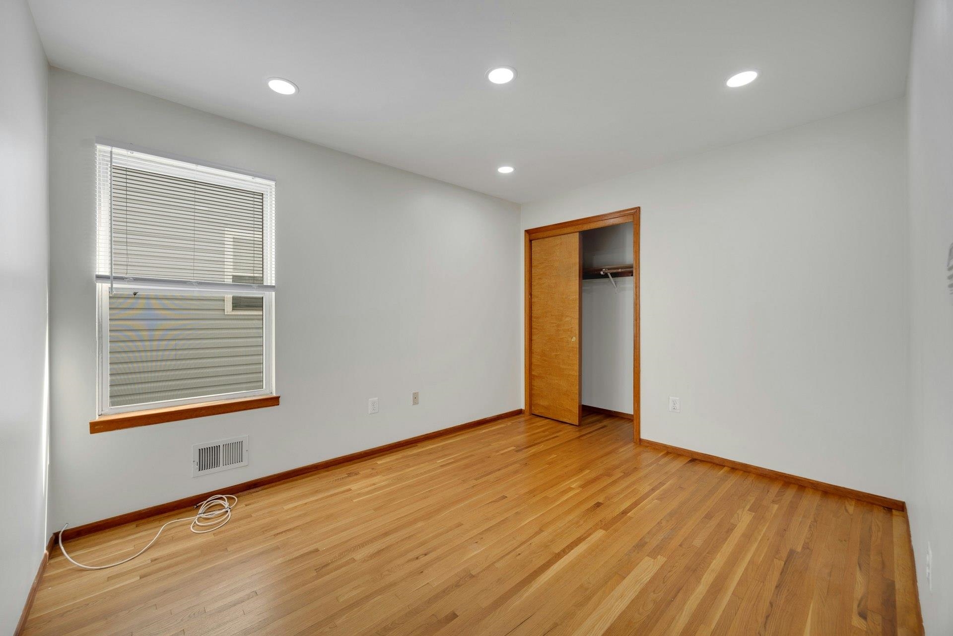 149 HOBART AVE