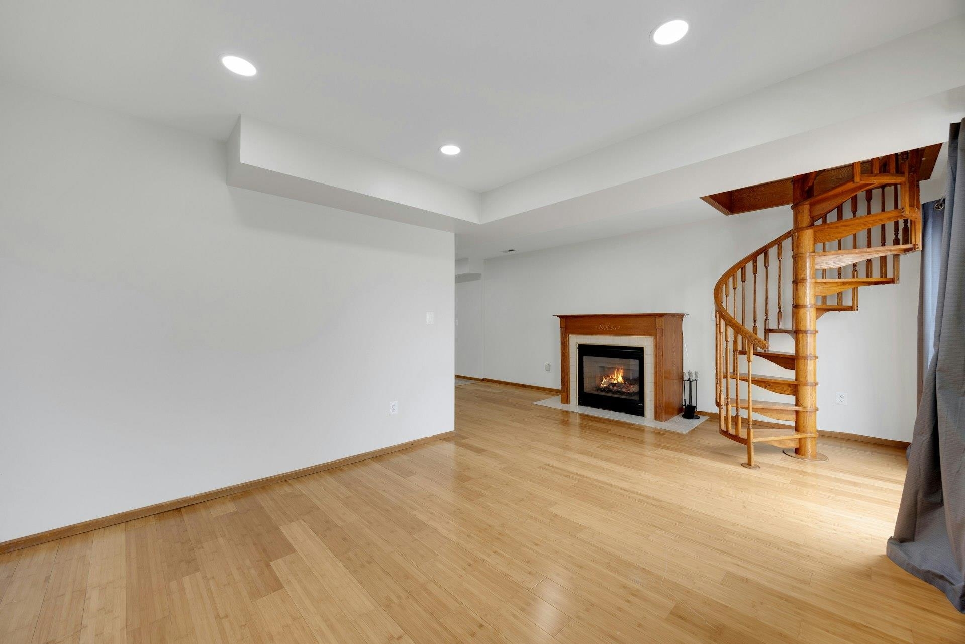 149 HOBART AVE