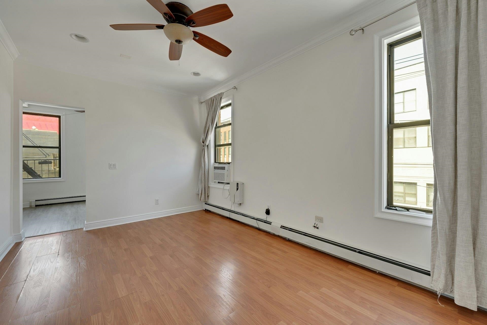 331 EAST GRAND ST Unit: 4