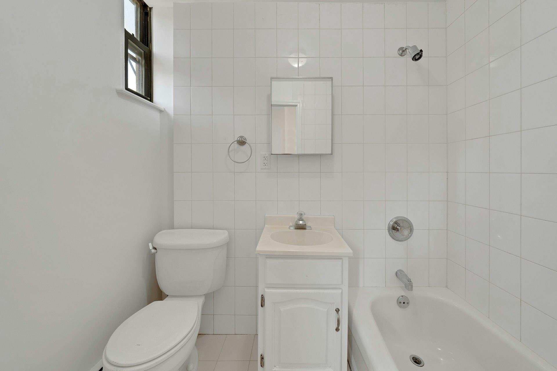 331 EAST GRAND ST Unit: 4
