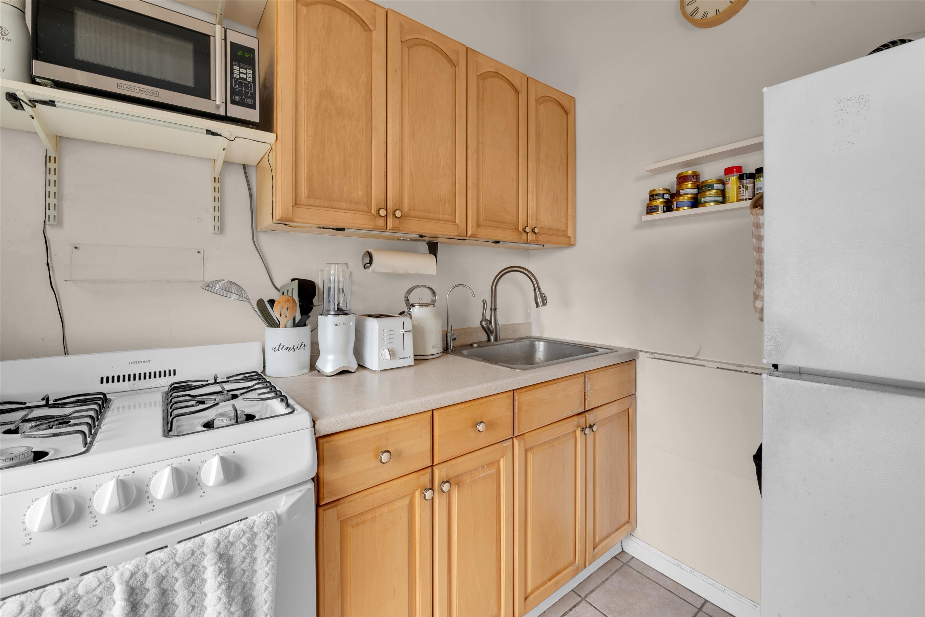 612 HUDSON ST Unit: 3