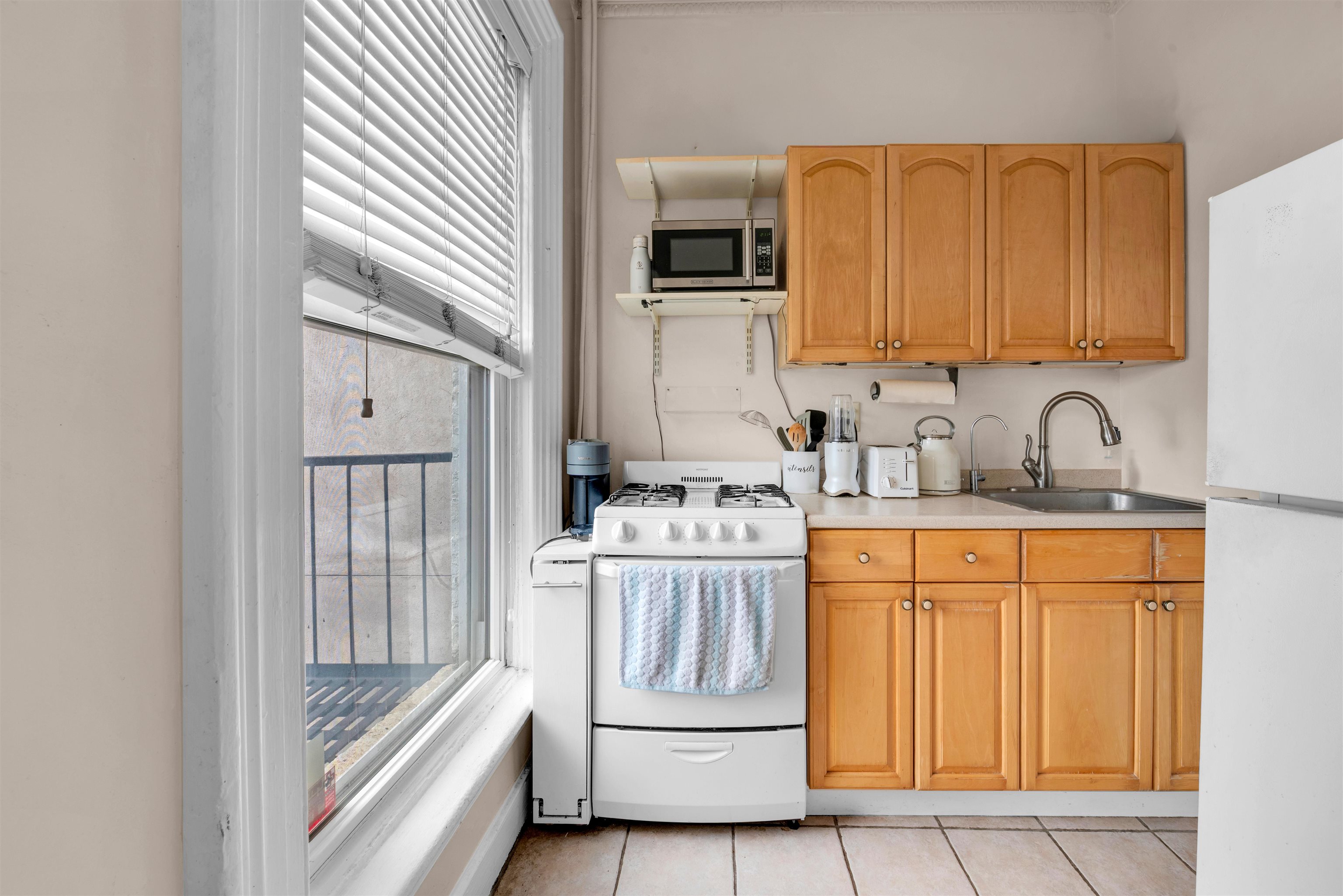 612 HUDSON ST Unit: 3
