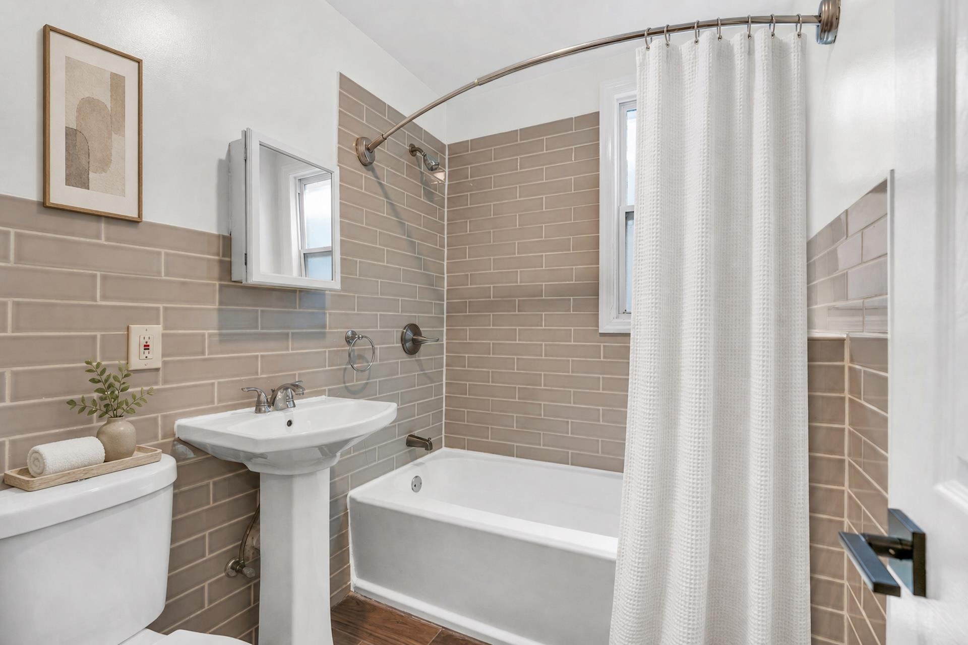 344 DANFORTH AVE Unit: Unit 1