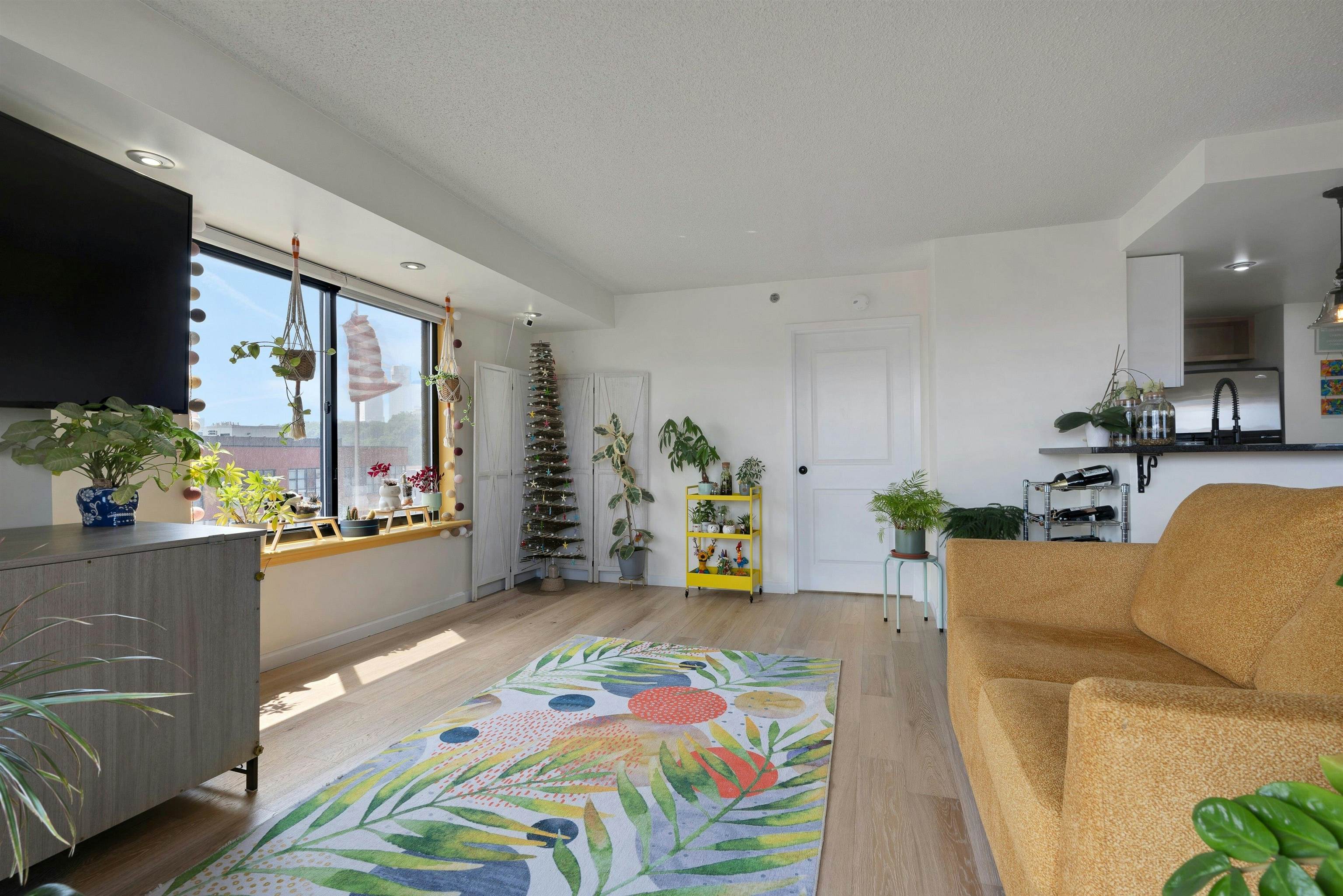 700 1ST ST Unit: 6H