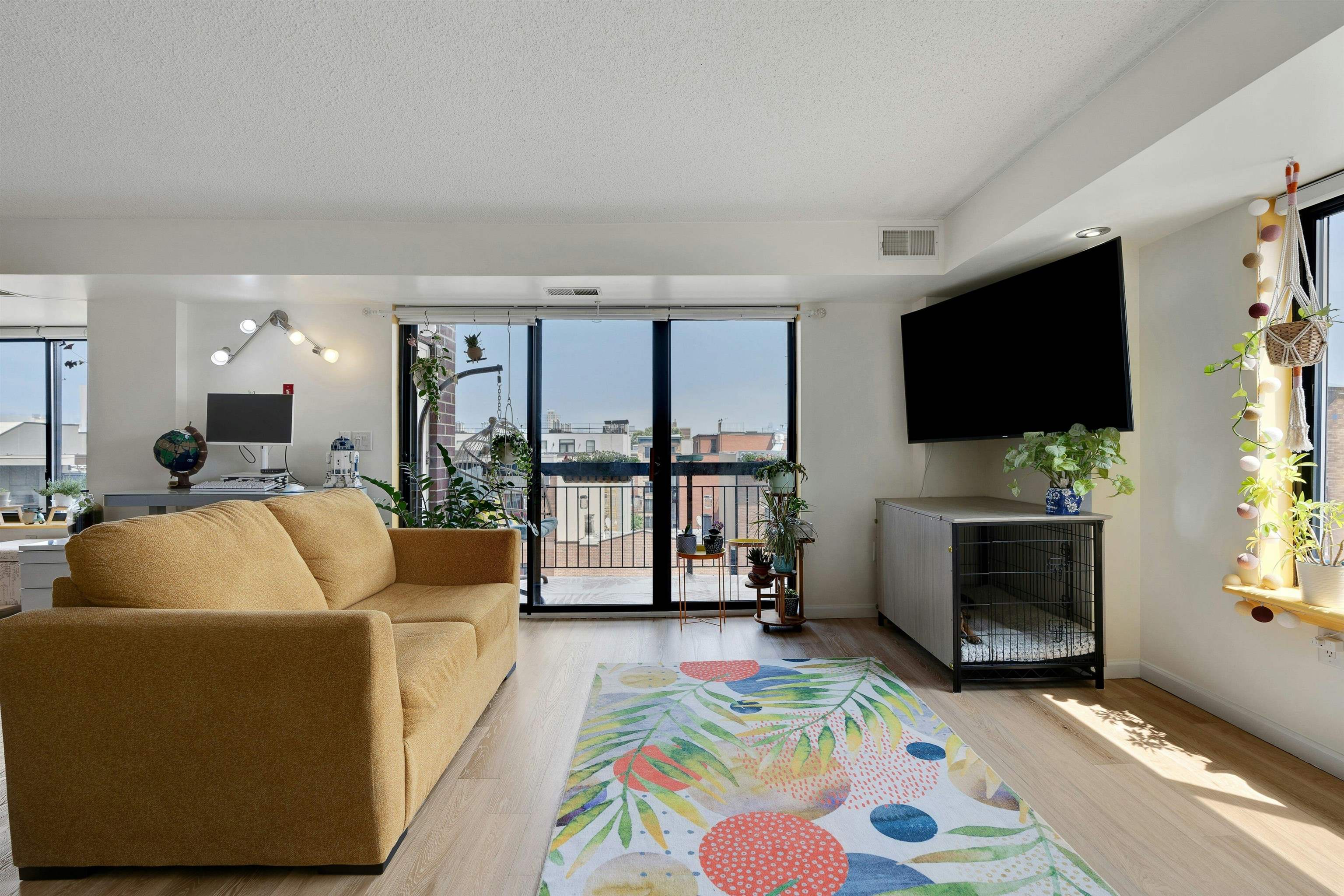 700 1ST ST Unit: 6H