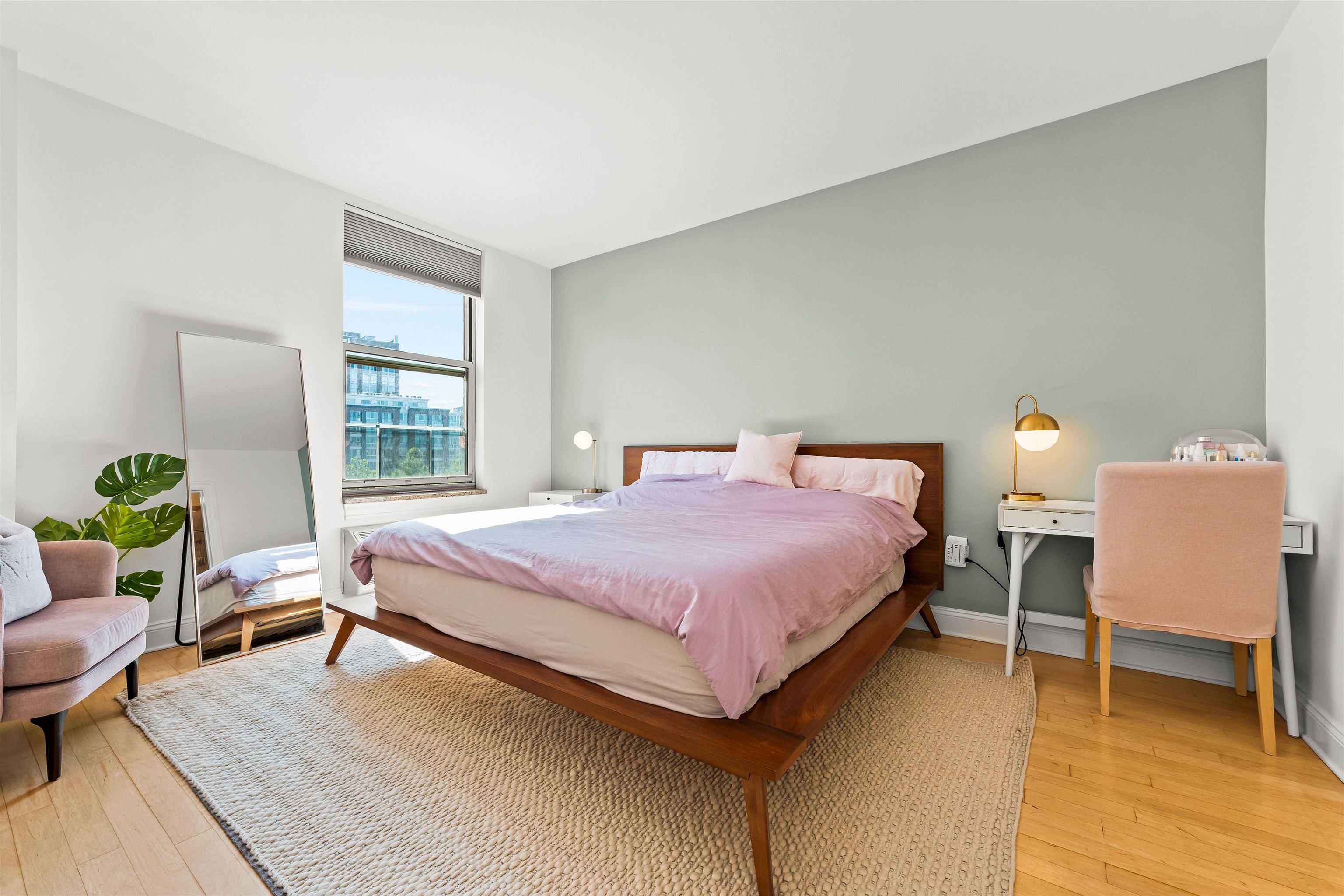 10 REGENT ST Unit: 614