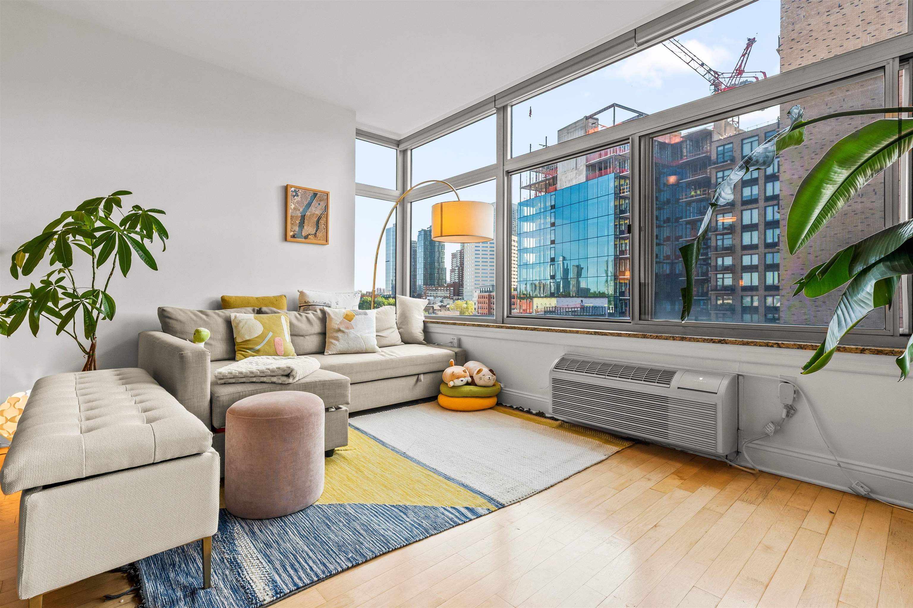 10 REGENT ST Unit: 614