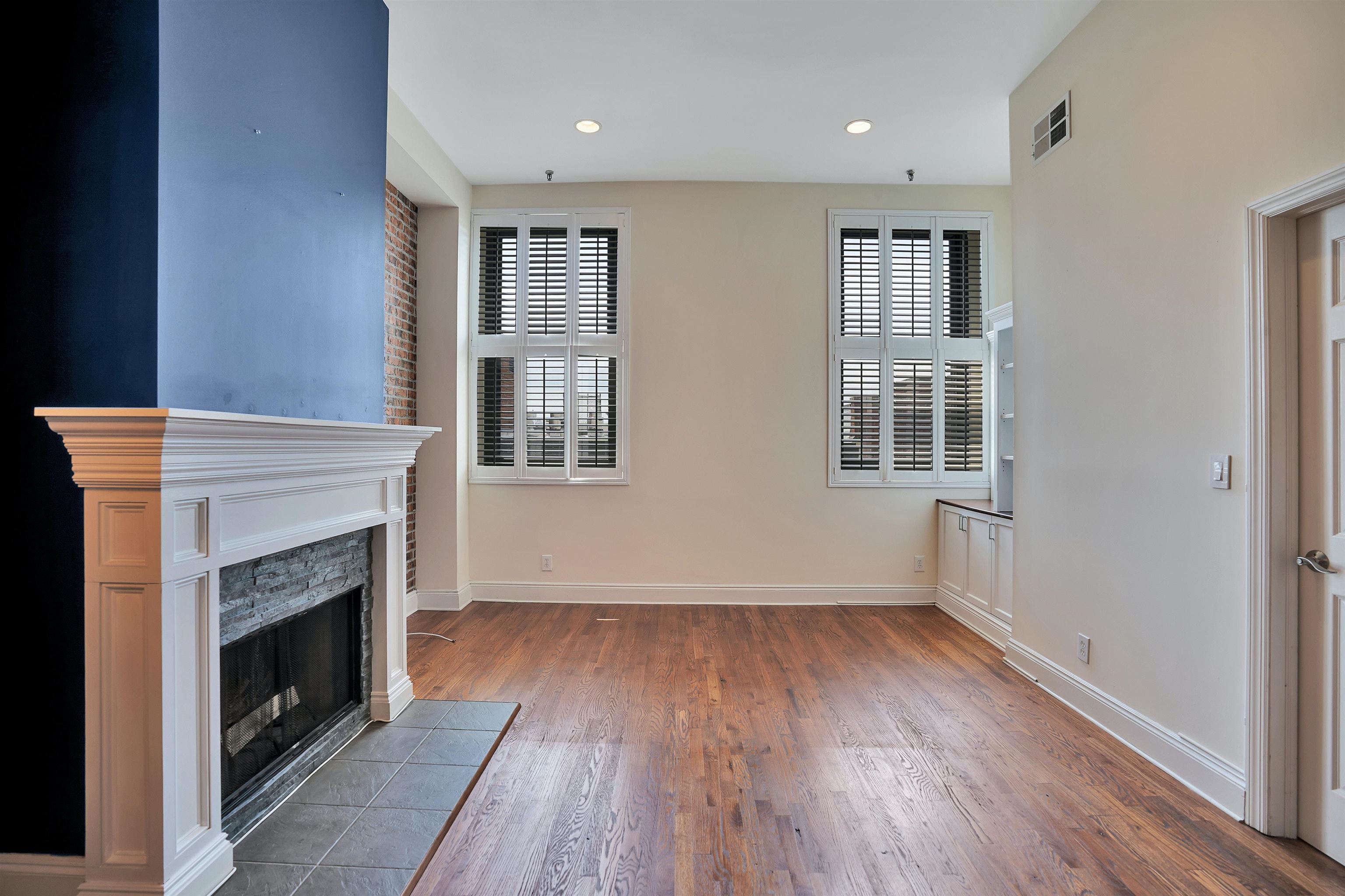167 WAYNE ST Unit: 403T