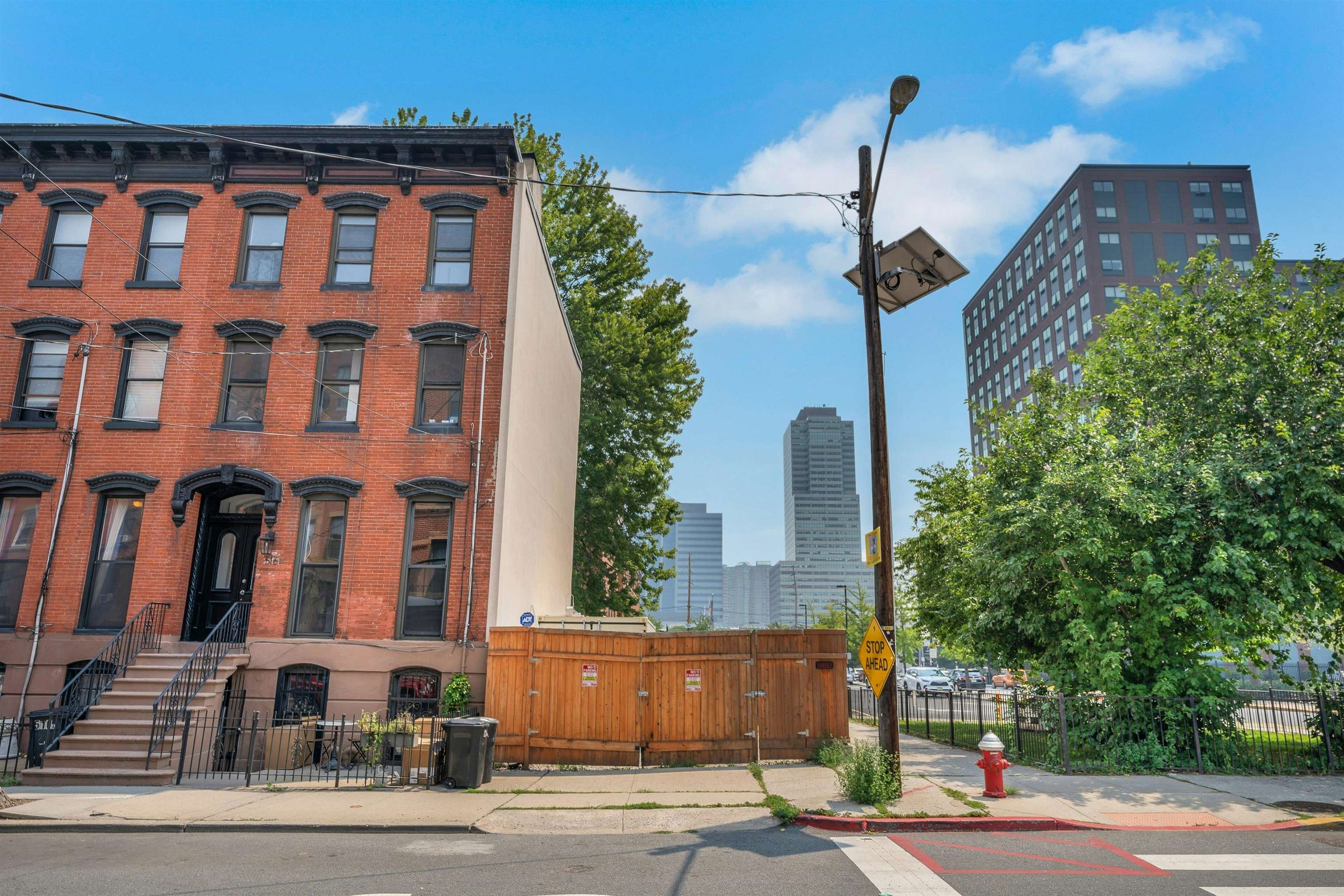 514 MANILA AVE