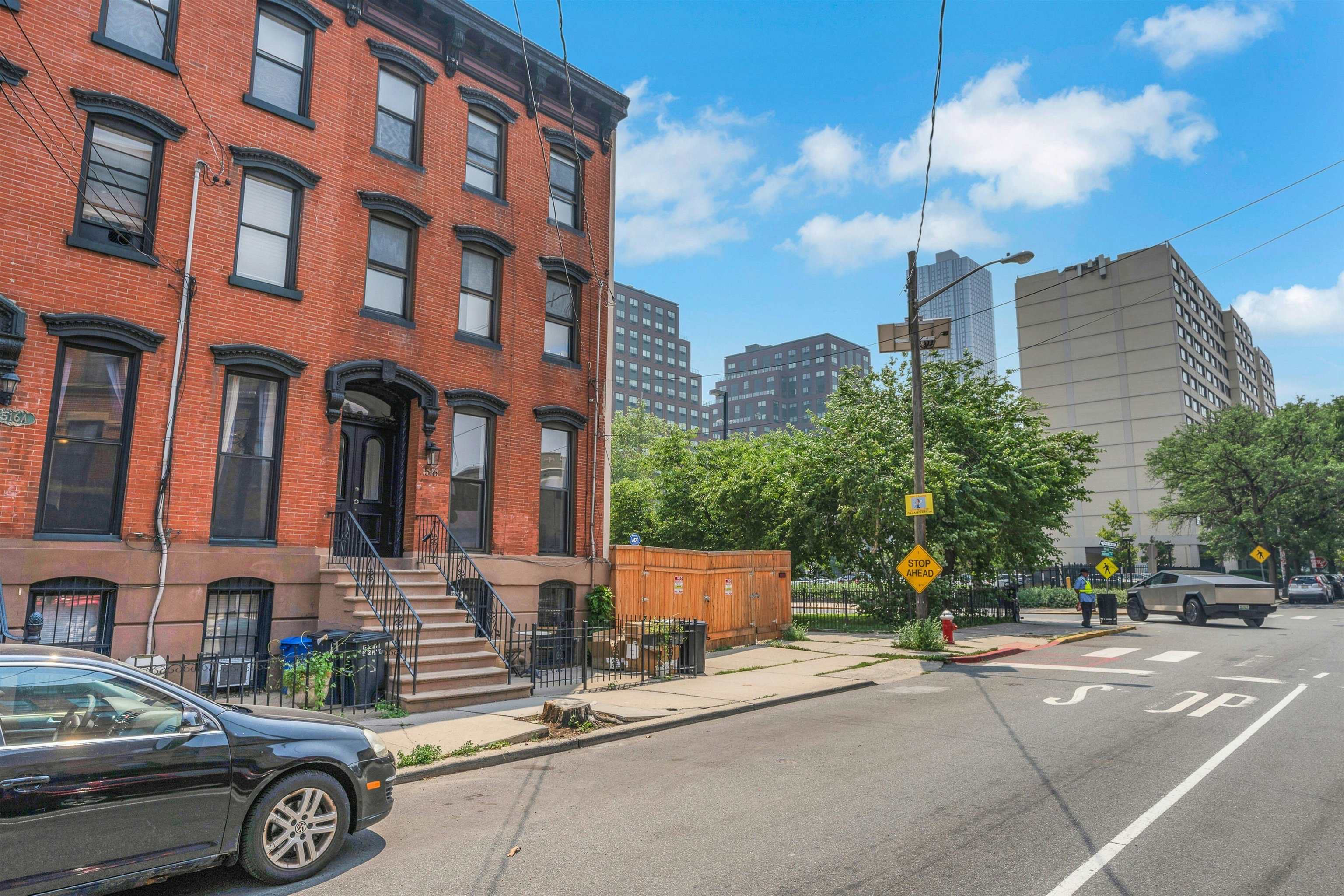 514 MANILA AVE