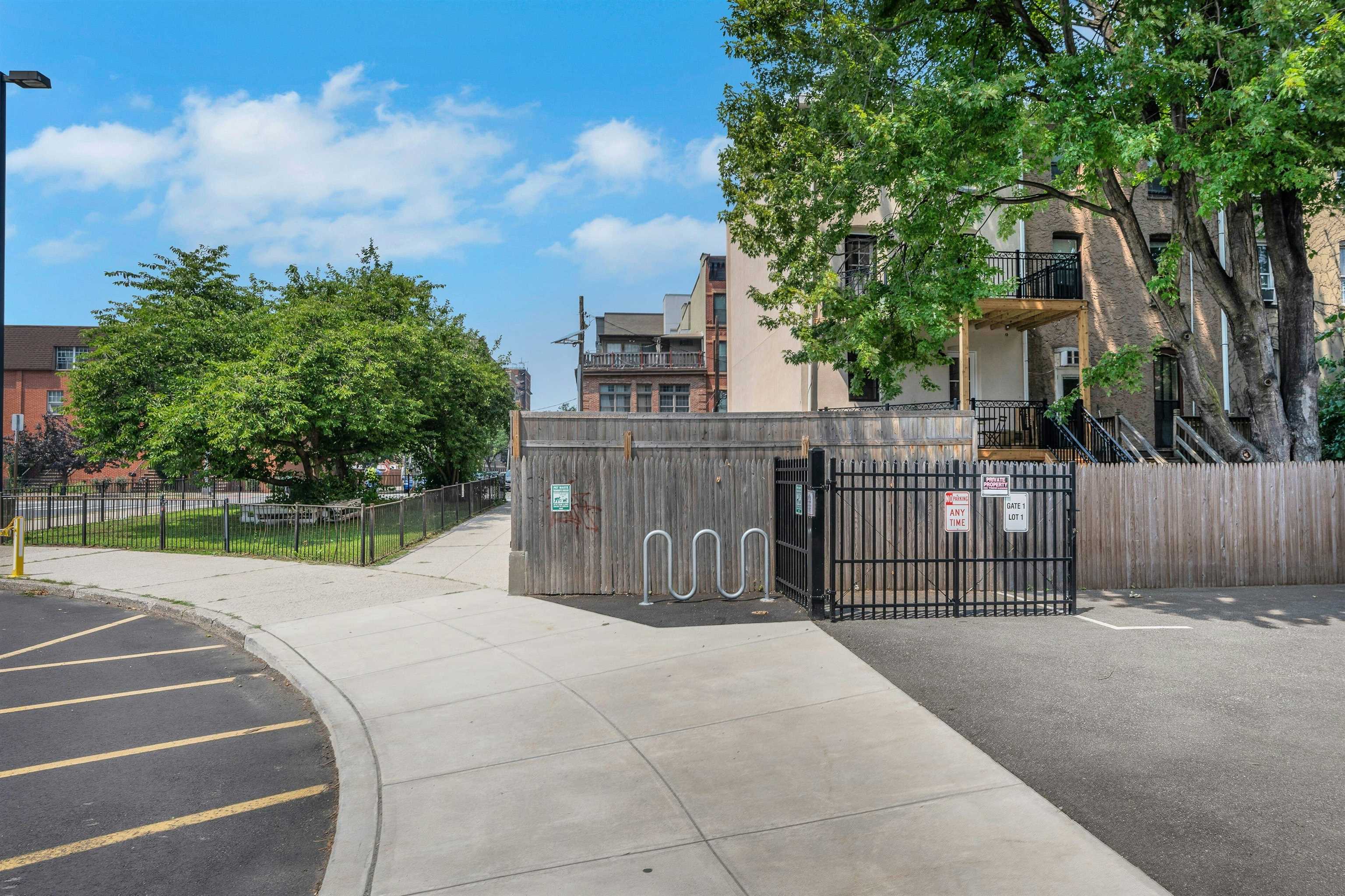 514 MANILA AVE