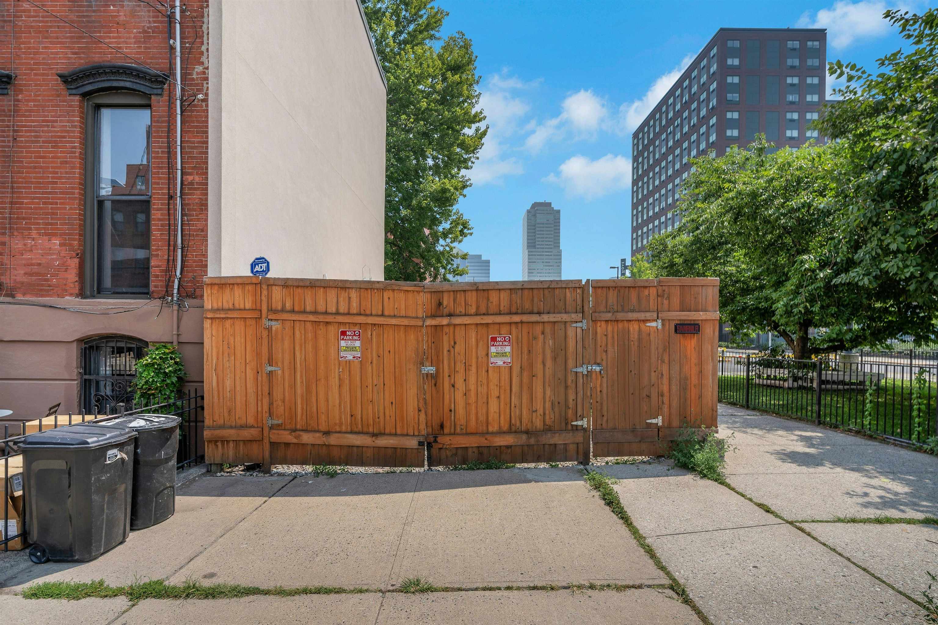 514 MANILA AVE