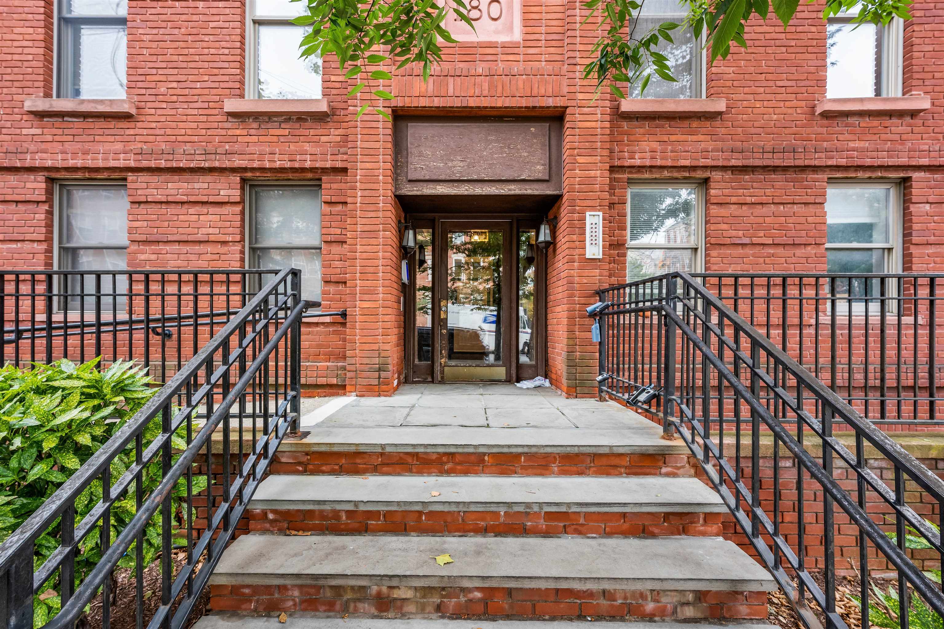 180 WASHINGTON ST Unit: 5