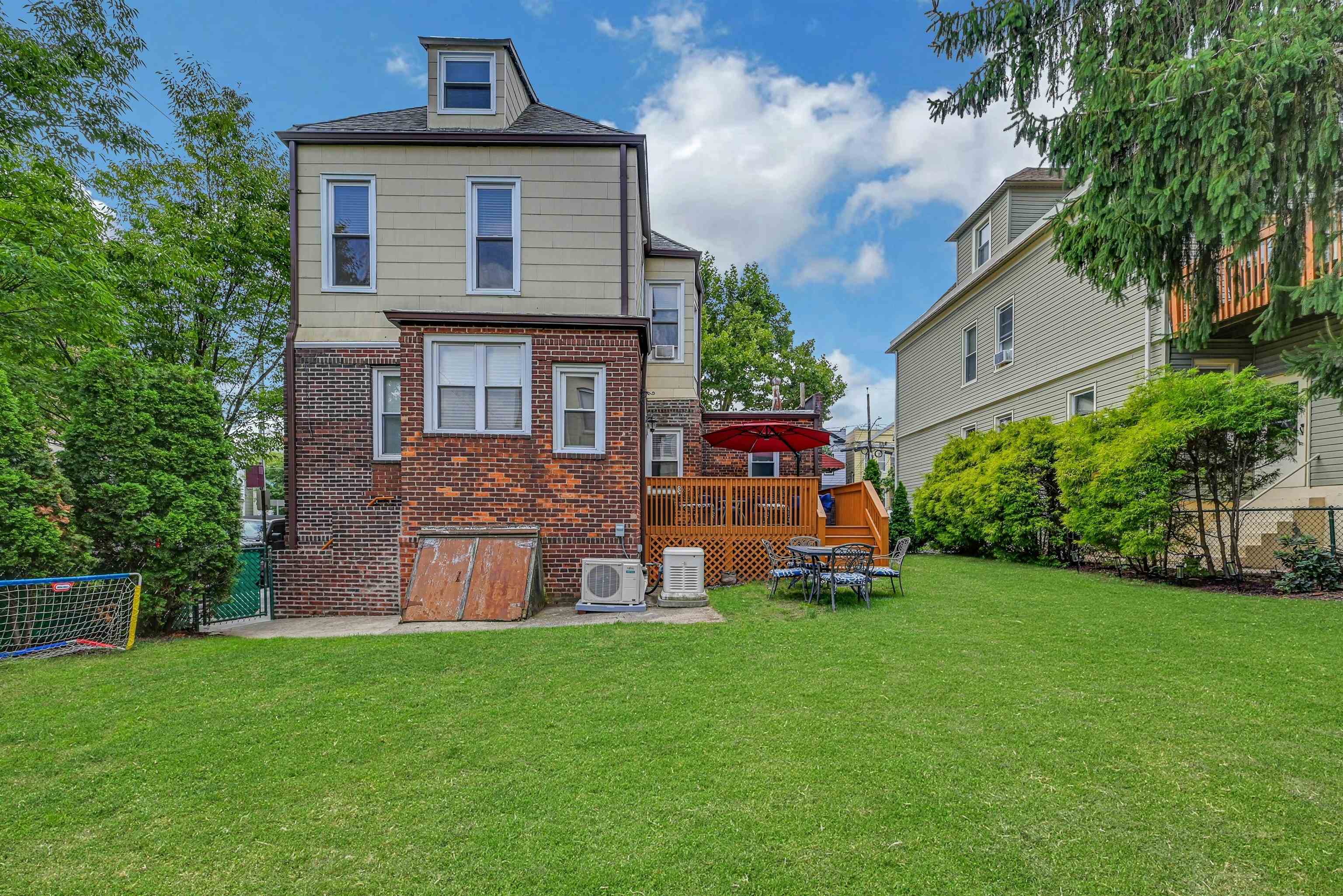 200-202 OAK ST