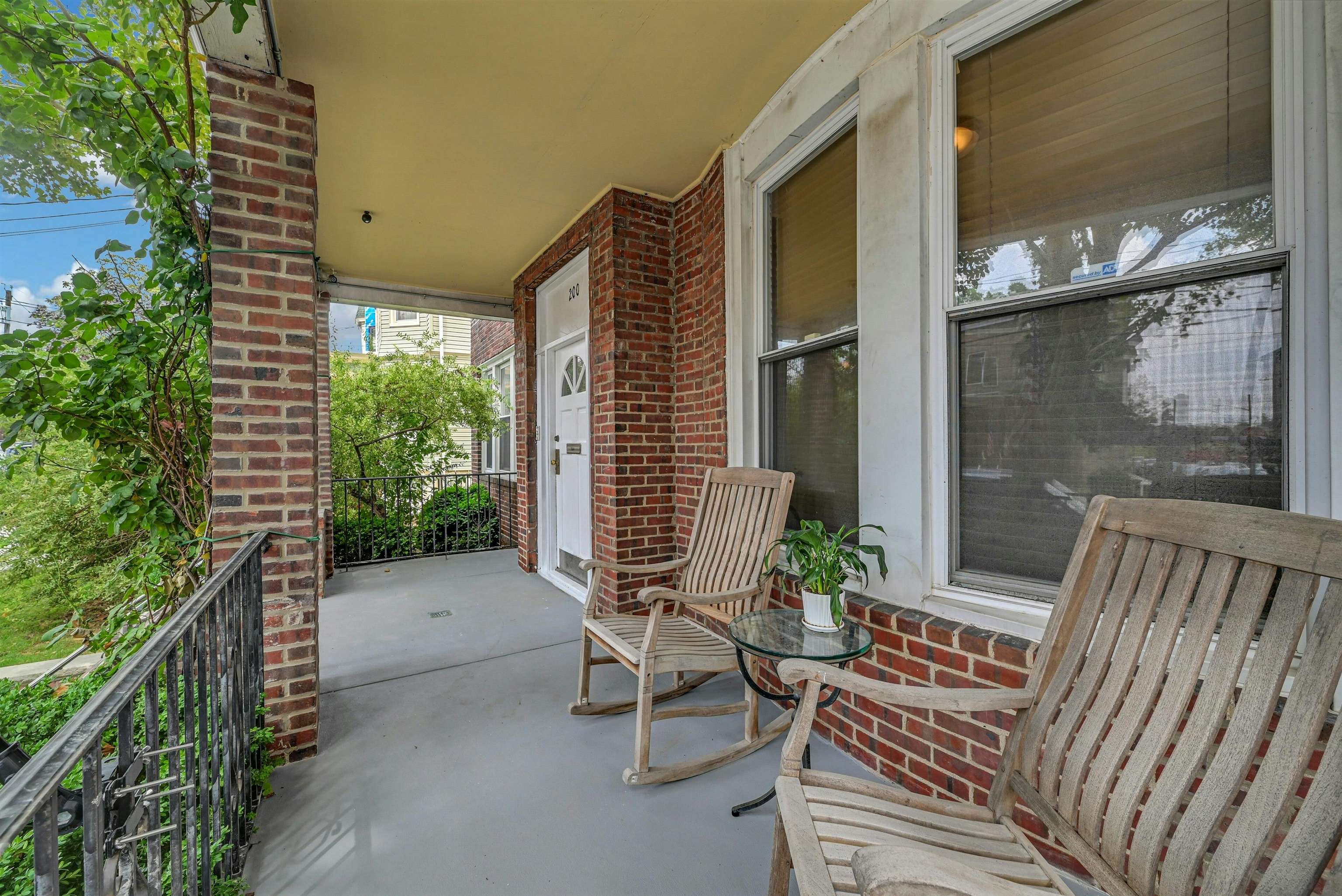 200-202 OAK ST