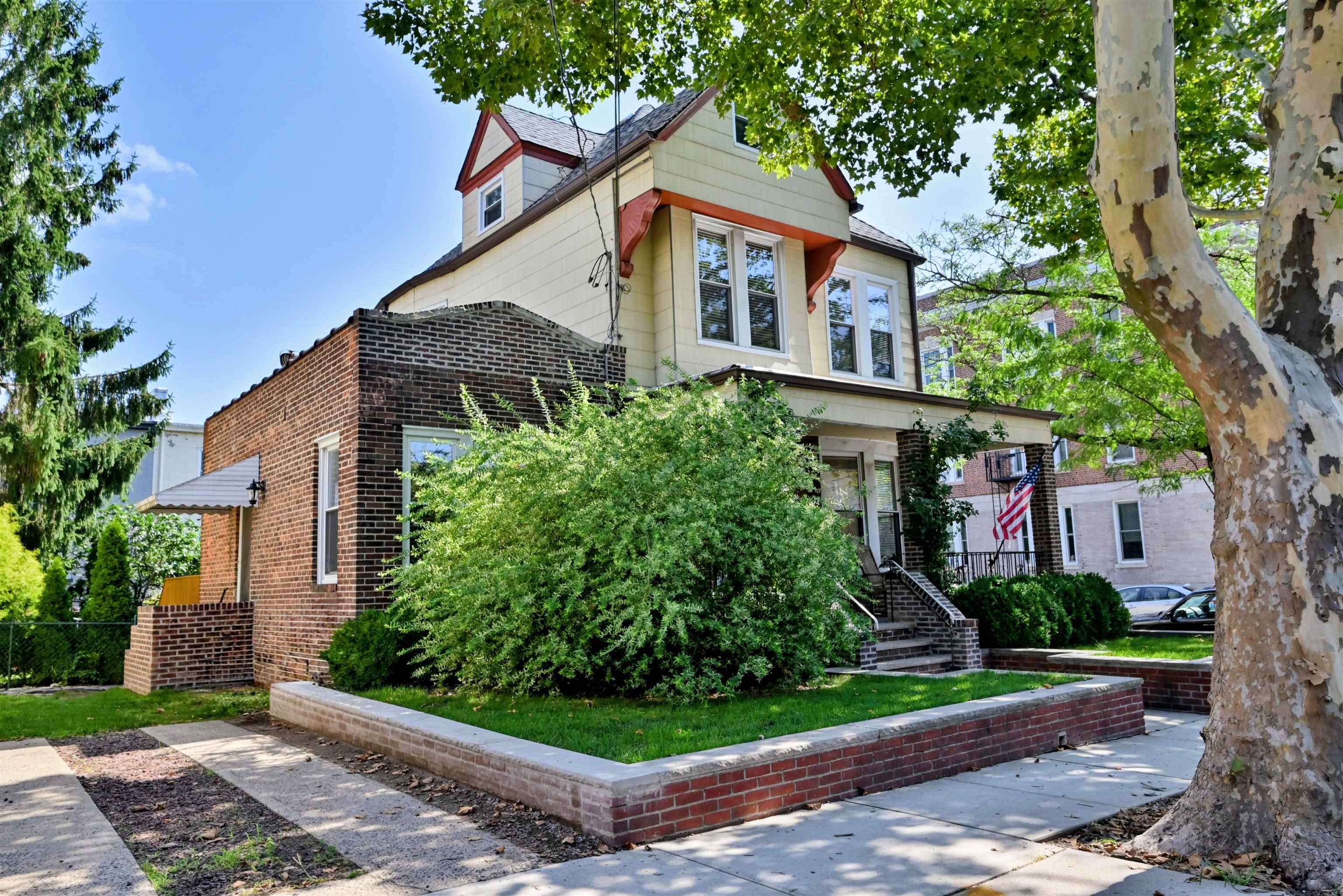 200-202 OAK ST