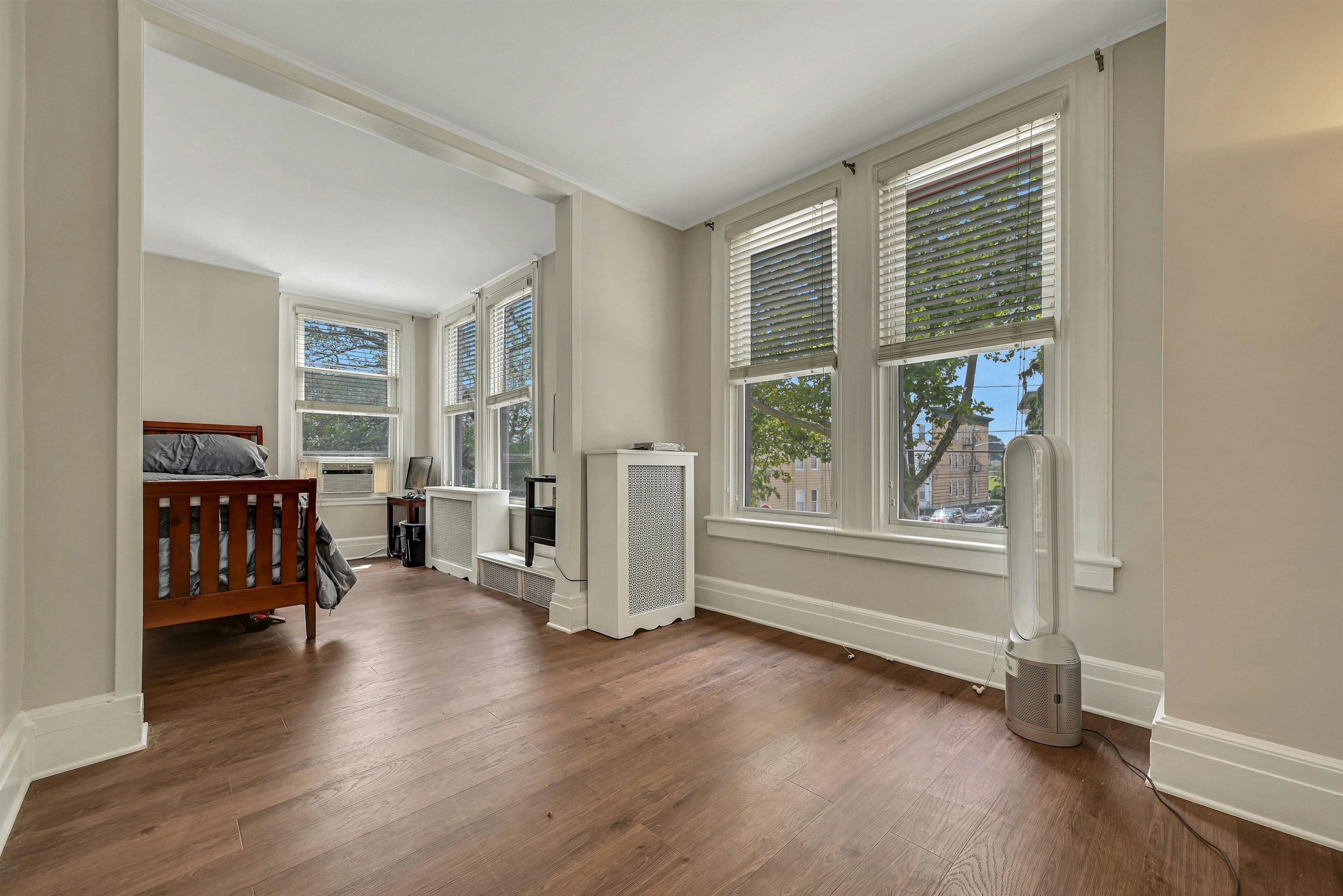 200-202 OAK ST
