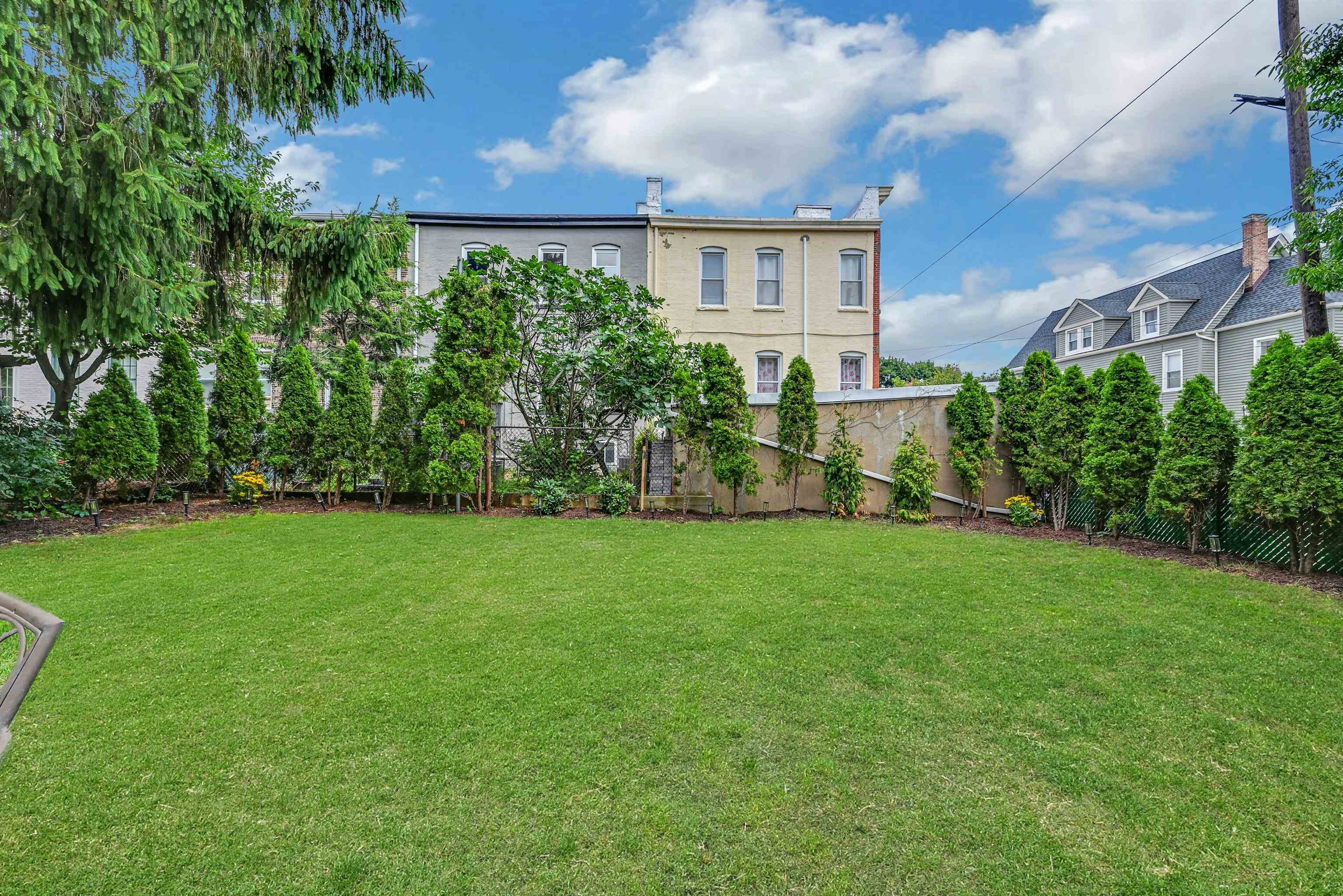 200-202 OAK ST