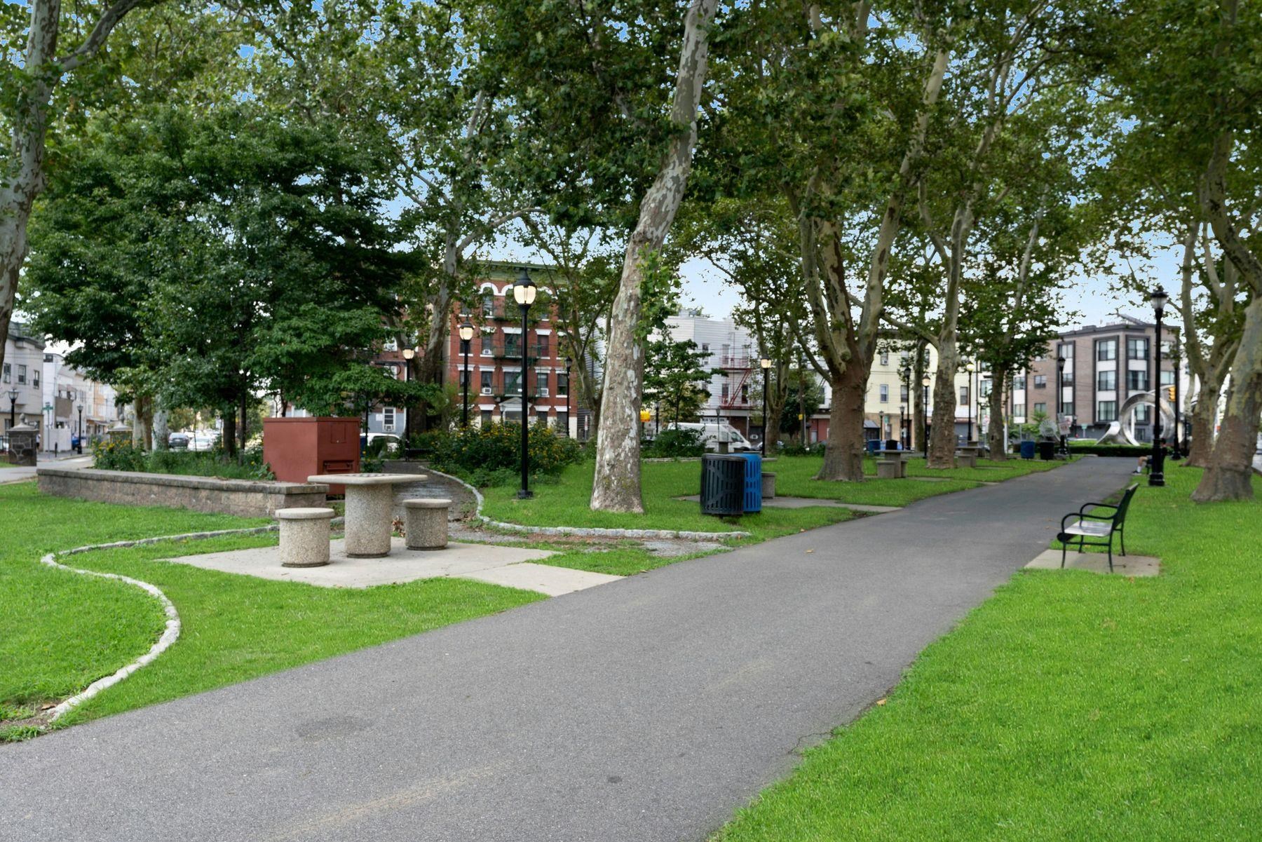 200 PATERSON PLANK RD Unit: 401