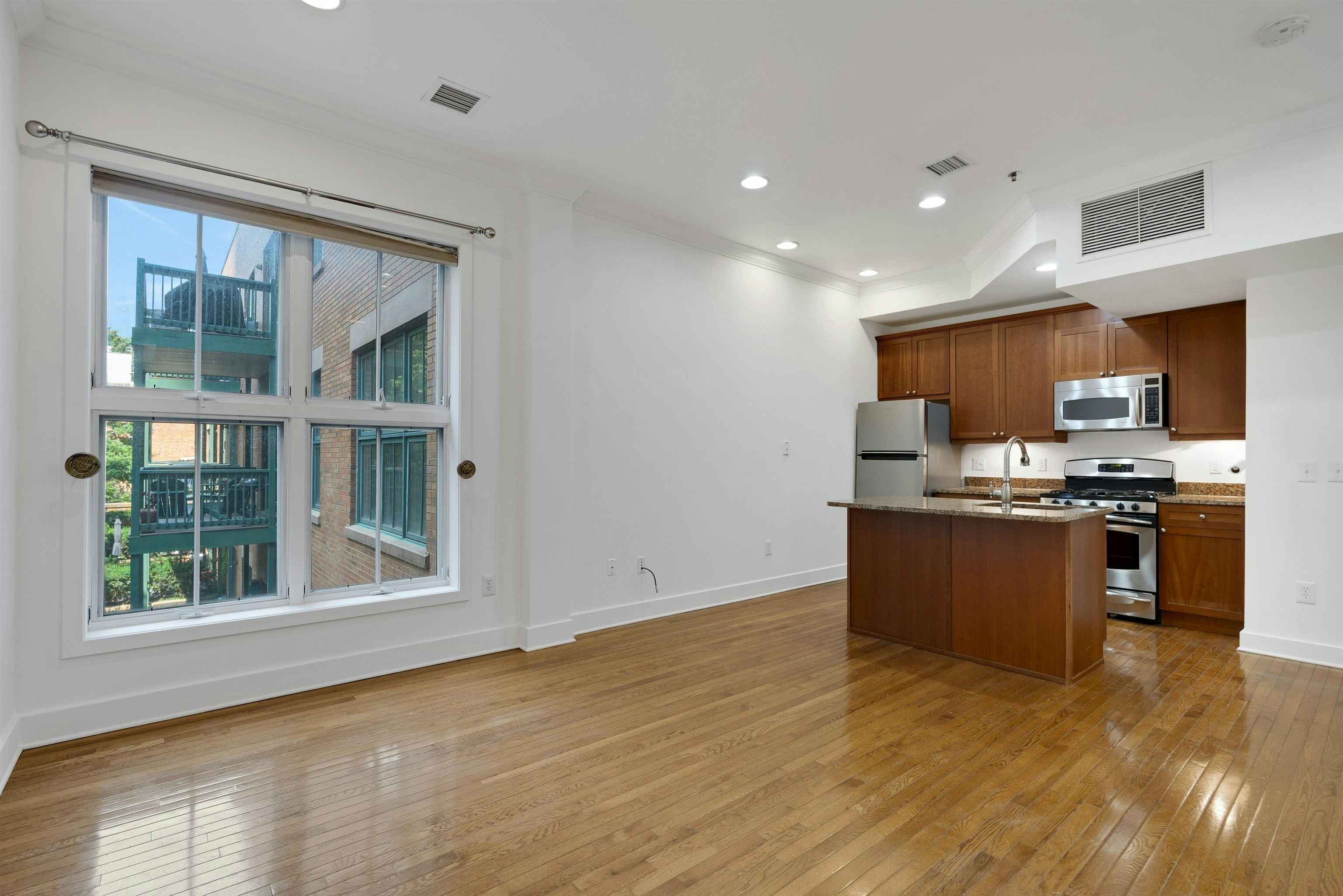 61 GRAND ST Unit: 2F