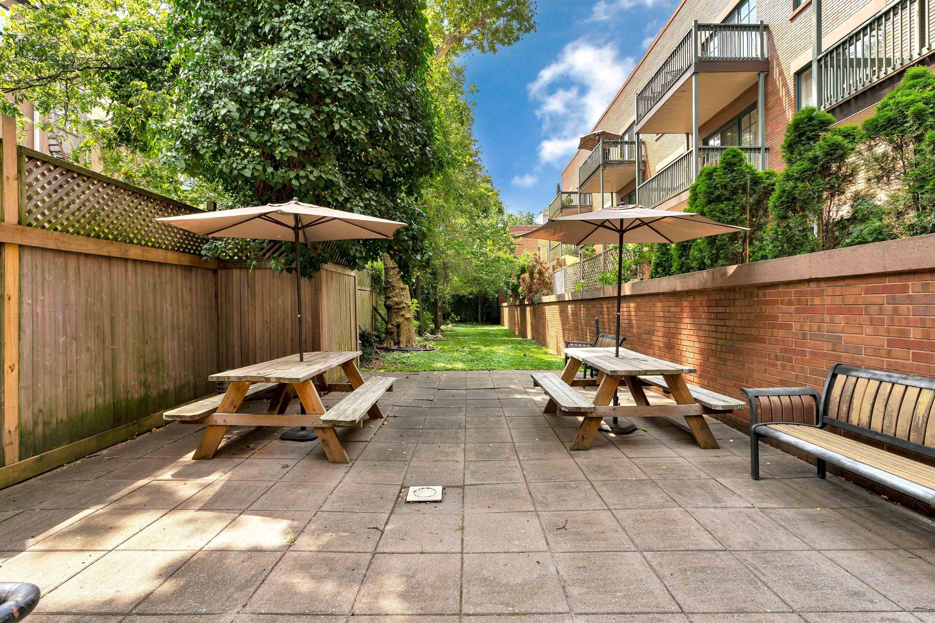 61 GRAND ST Unit: 2F