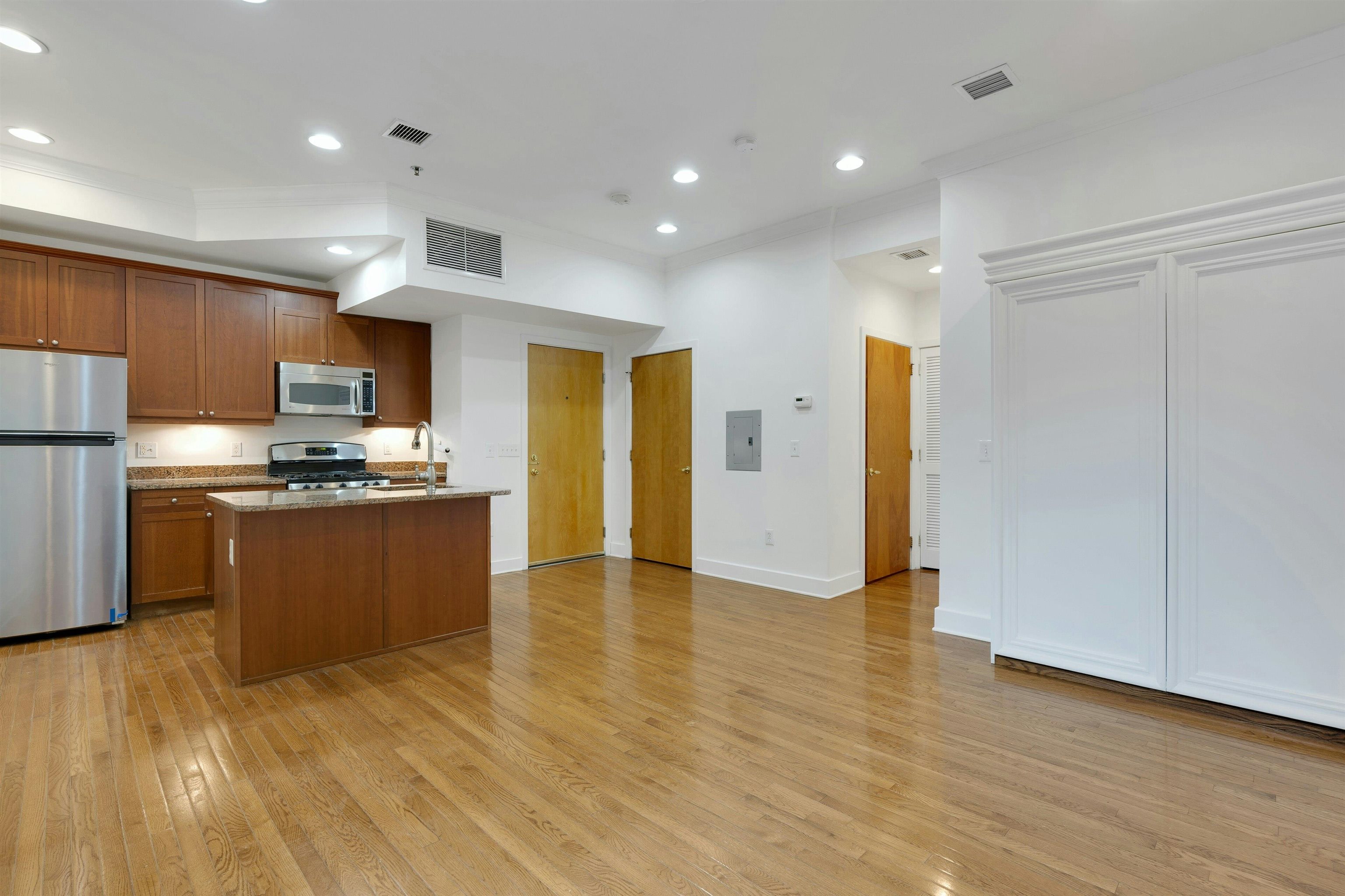 61 GRAND ST Unit: 2F