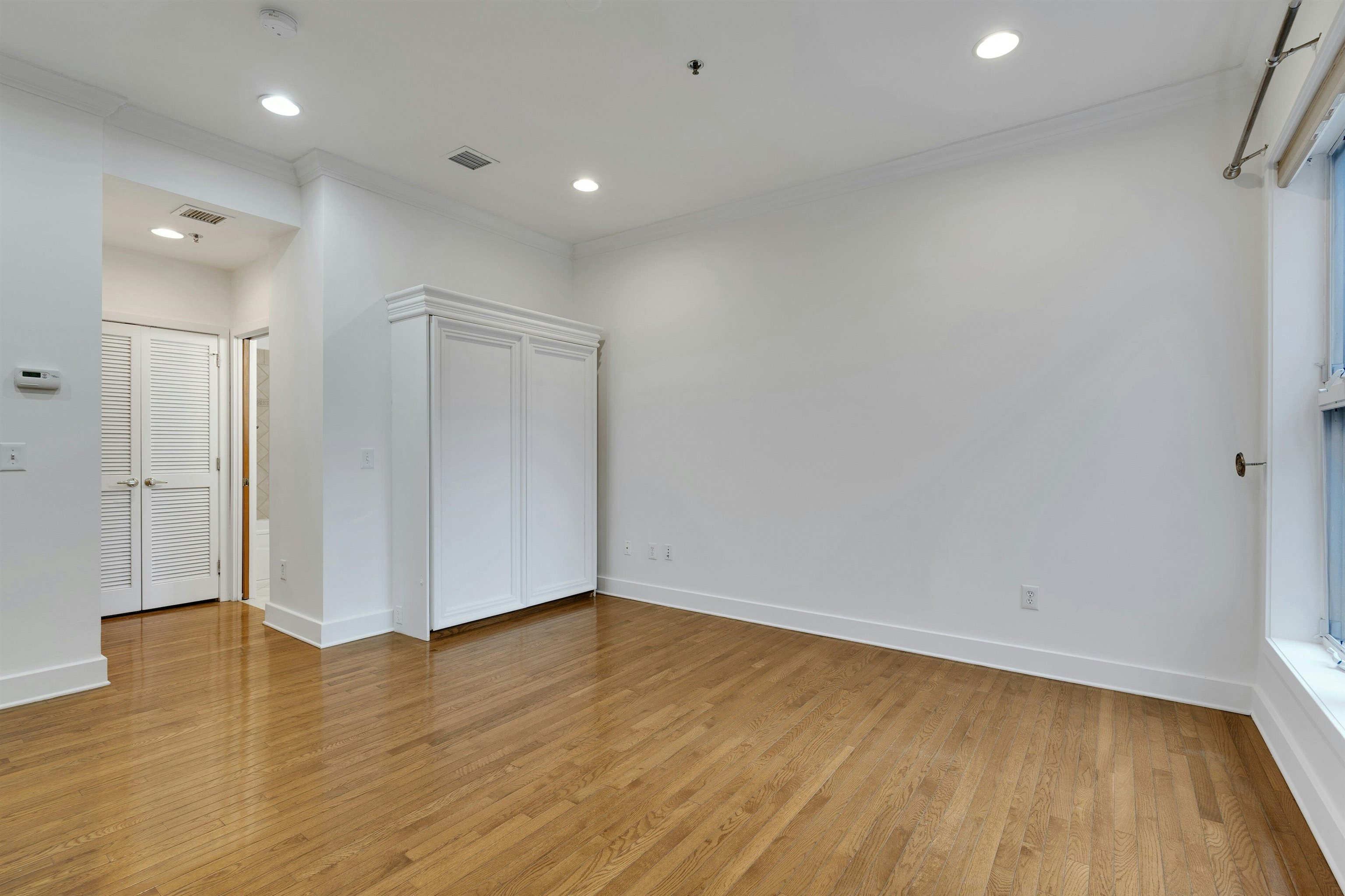 61 GRAND ST Unit: 2F