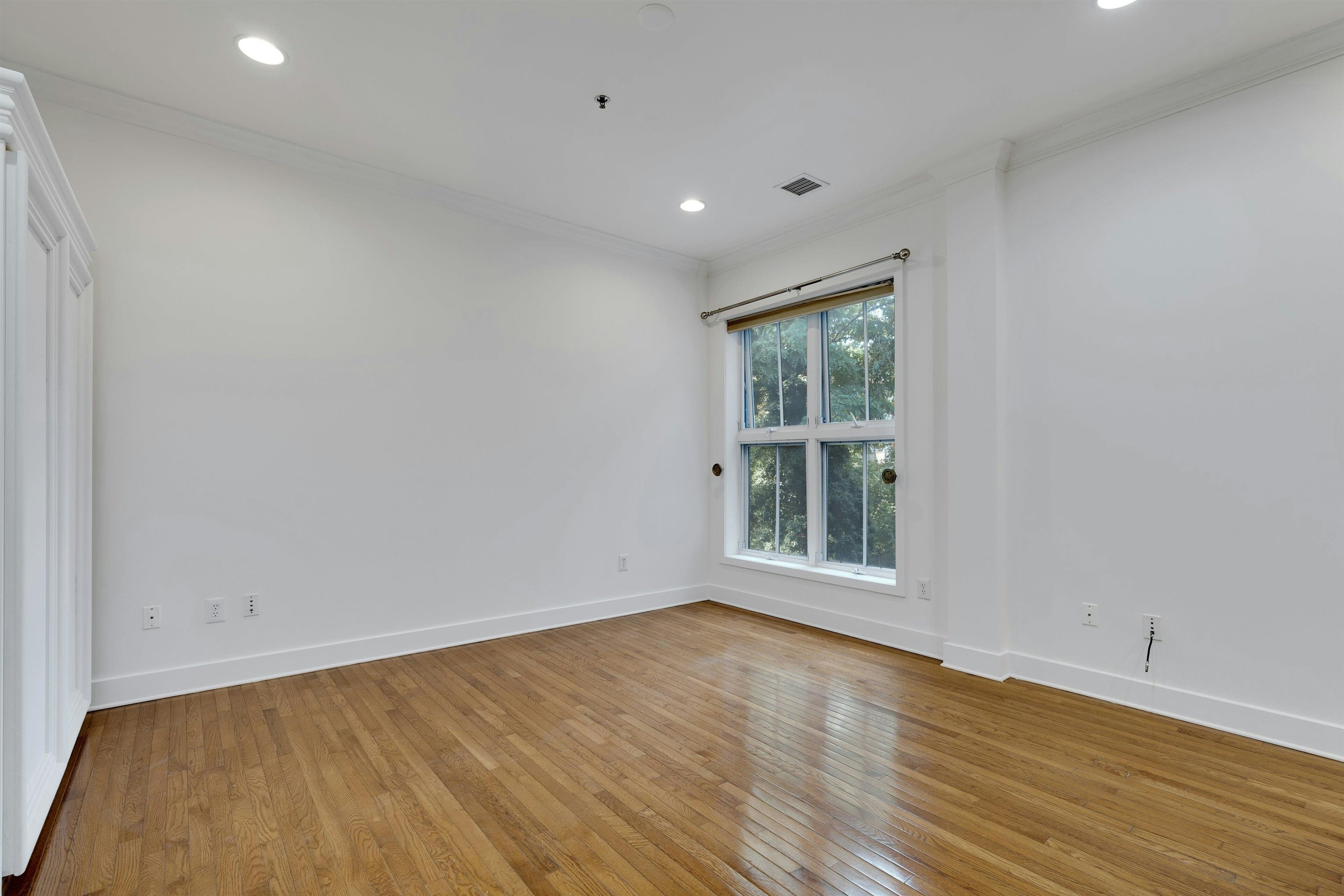 61 GRAND ST Unit: 2F