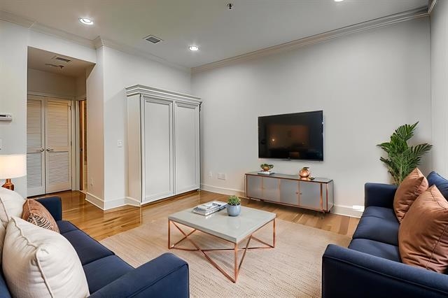 61 GRAND ST Unit: 2F