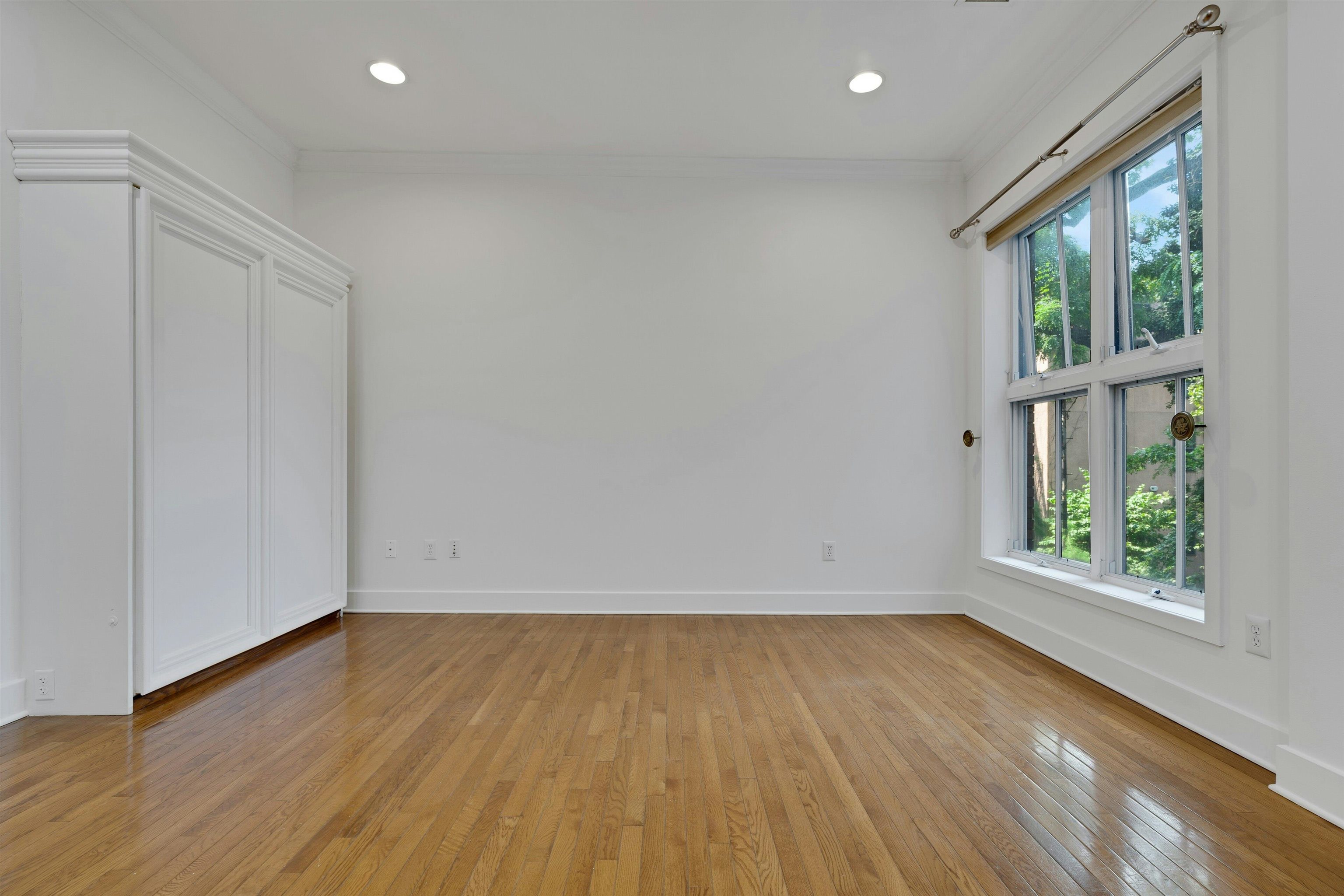 61 GRAND ST Unit: 2F