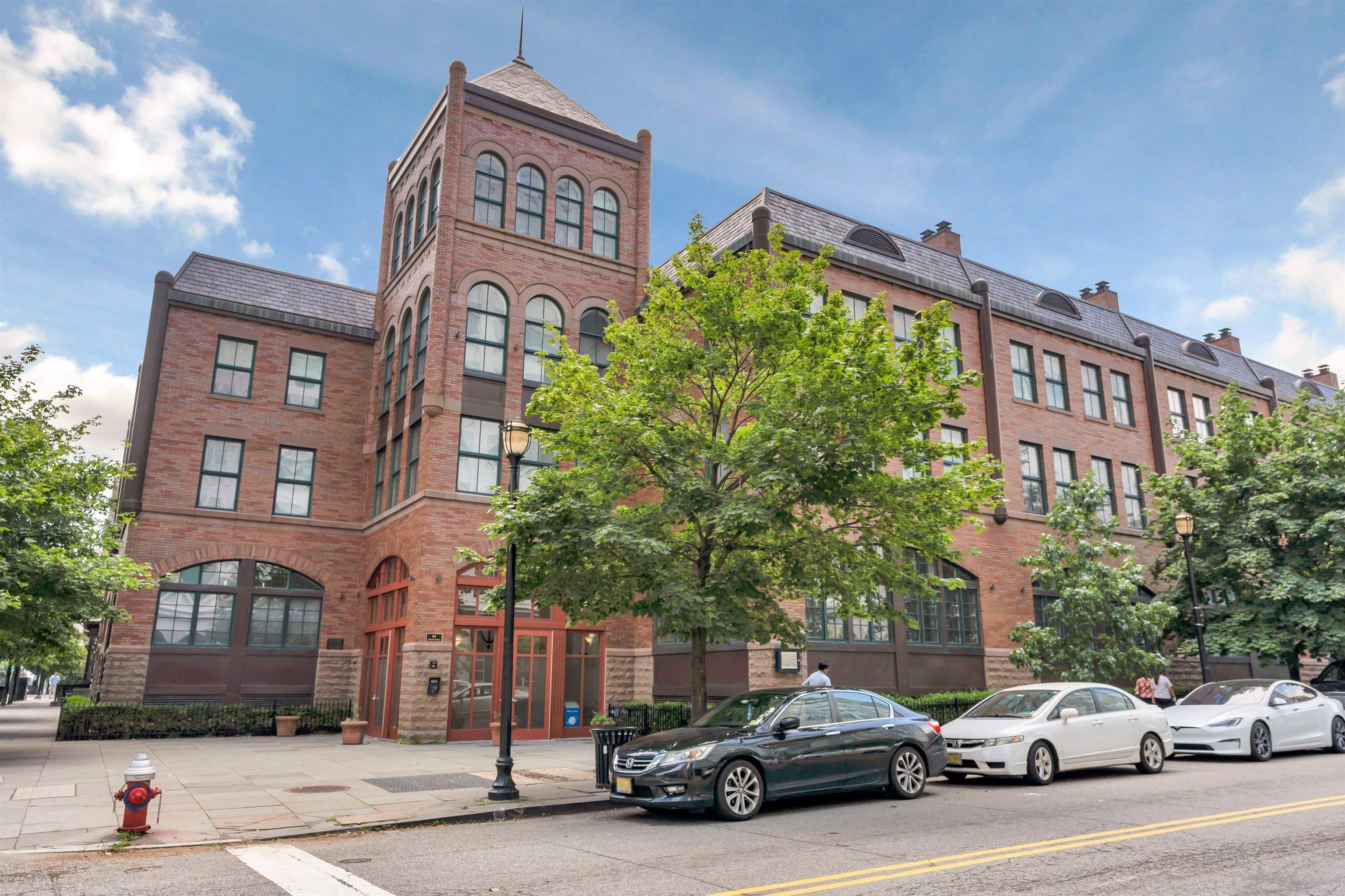 61 GRAND ST Unit: 2F