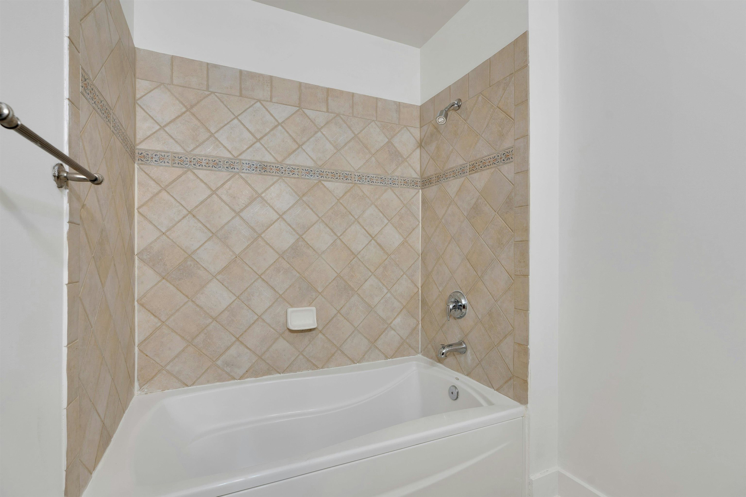 61 GRAND ST Unit: 2F