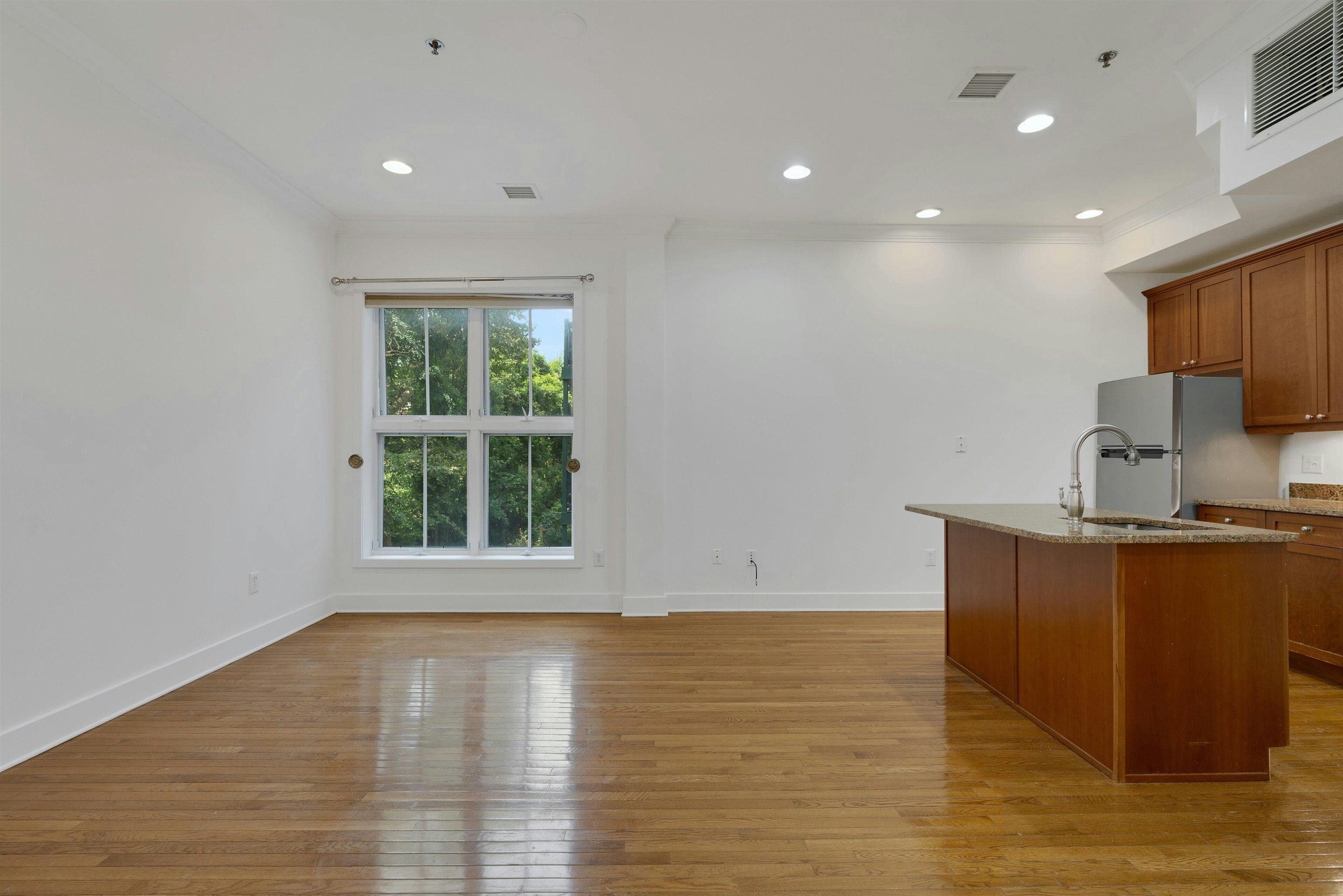 61 GRAND ST Unit: 2F
