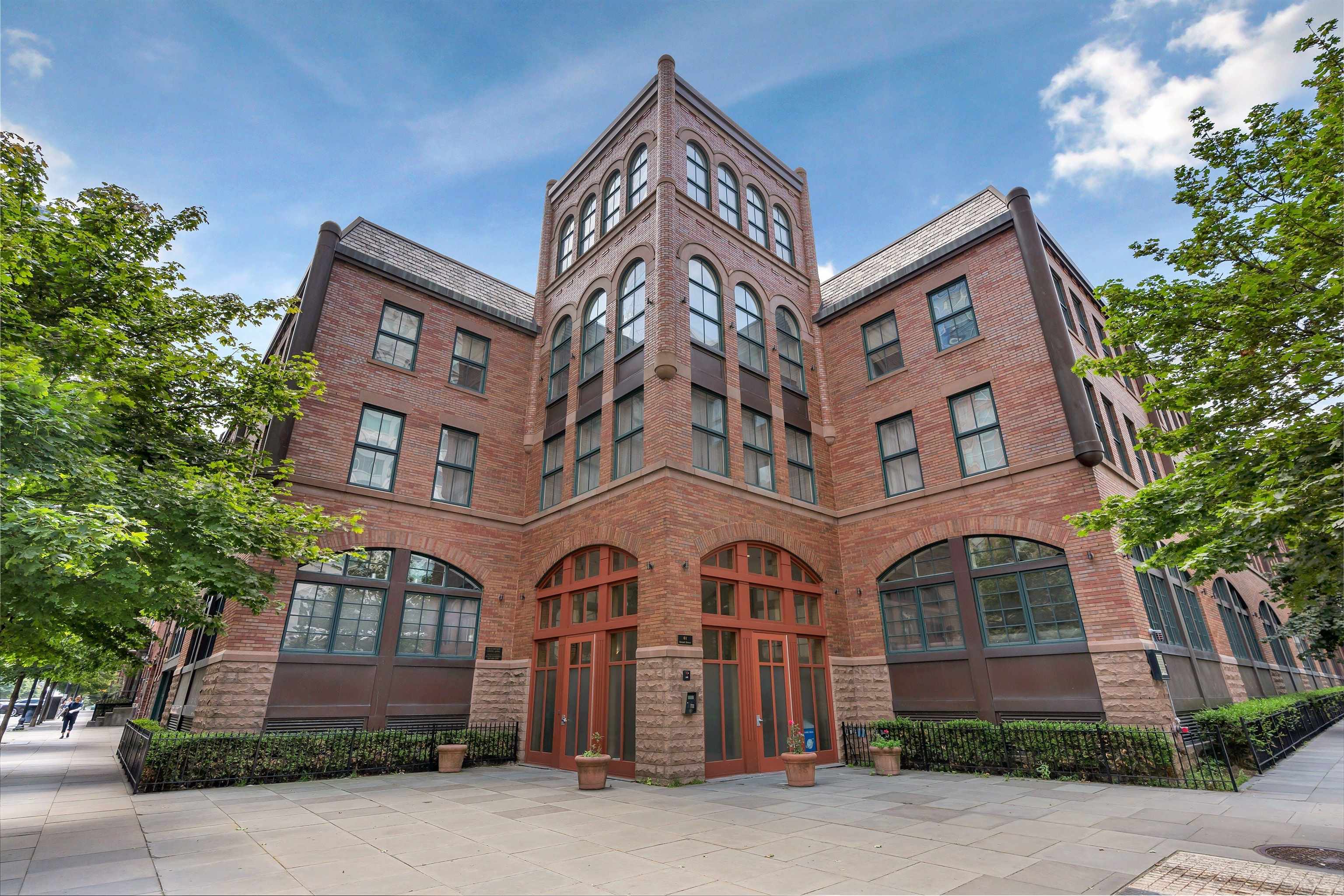 61 GRAND ST Unit: 2F
