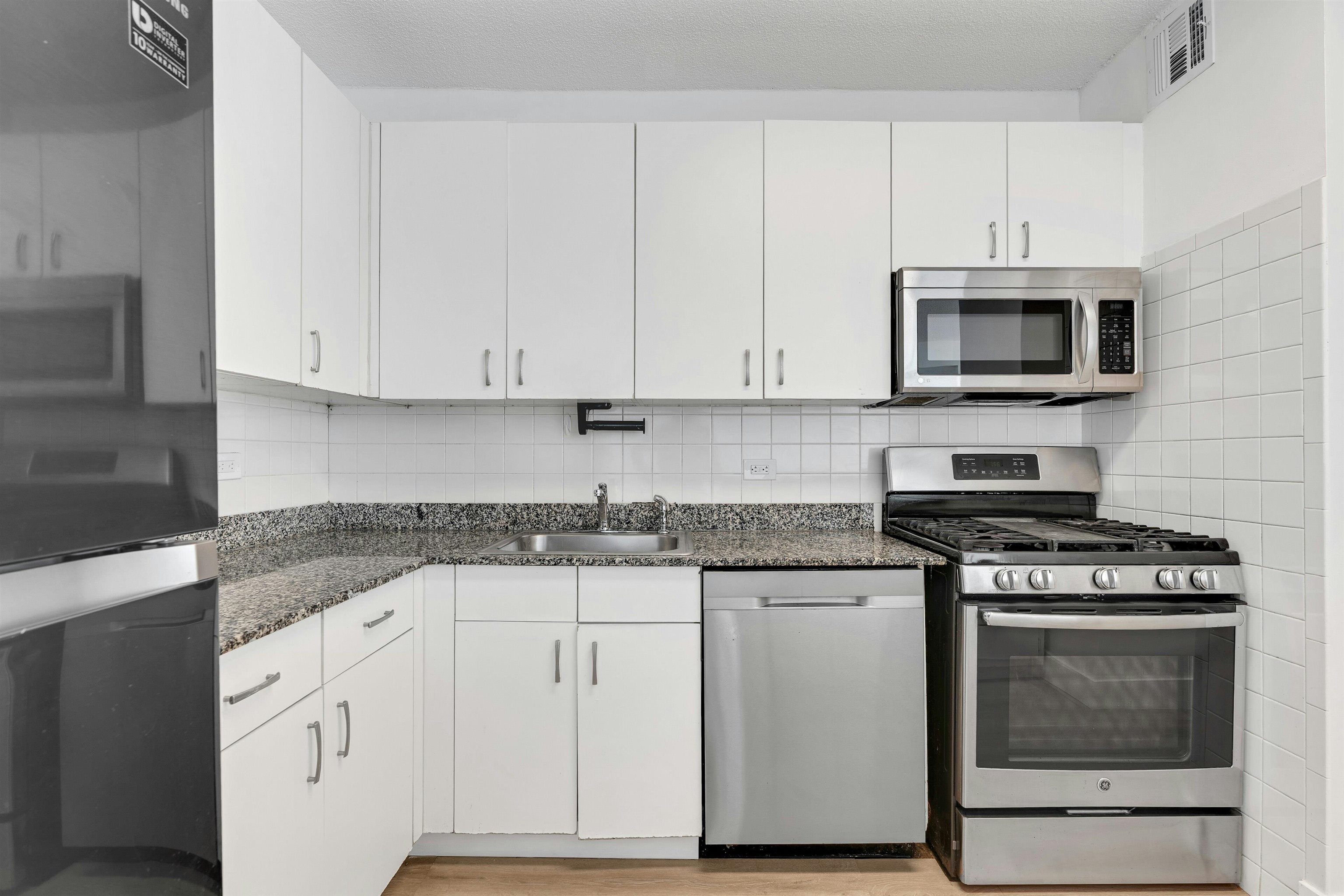 45 RIVER DR SOUTH Unit: 702